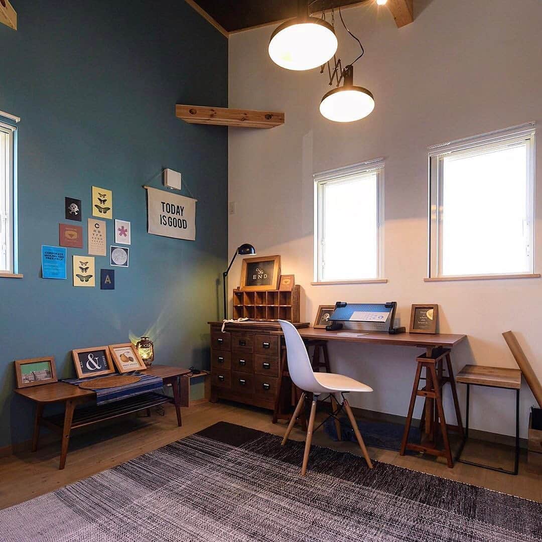 ネキストホームのインスタグラム：「友達に自慢したくなる子供部屋☺️ その他の施工事例は　@nexthausdesign1947 からホームページへ行ってチェックしてください😆✨・ - - - - - - - - - - - - - - - - - - - - - ・ 時を超えた、 新しいスタンダード。 #NEXTHAUSDESIGN ・ - - - - - - - - - - - - - - - - - - - - - - - - - - - - more photos → @nexthausdesign1947 - - - - - - - - - - - - - - - - - - - - - - - - - - - - ・ #ネクストハウスデザイン は心地よい#木の家 をお客様と一緒につくる#木造 の#注文住宅 を中心とした、創業1947年に創業した#宇都宮市 の#工務店 です。 ・ 大手ハウスメーカー 等が推奨する、30年ごとに建て替える家ではなく、#無垢材 やモイス などの#自然素材 を使い、そのご家族の#暮らし 方に合わせた#心地よい暮らし をご提案しています。 ・ そんな#家づくり を実際に体感できる#モデルハウス がありますので、ぜひご見学ください。 ・ あなたの理想の#マイホーム の答えが私たちの#家づくり にあります。」