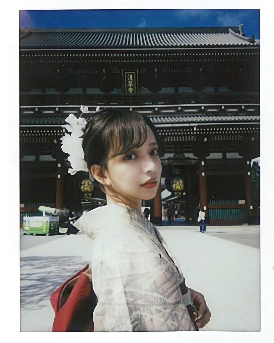 平尾優美花（ゆみちぃ）さんのインスタグラム写真 - (平尾優美花（ゆみちぃ）Instagram)「. 新年あけましておめでとうございます🎍♡ 今年も平尾優美花を、よろしくお願いします。  みなさんはお正月何してますか🌅⛩☺️  #2021 #浅草 #浅草着物レンタル #チェキ」1月1日 21時09分 - hirao_yumika