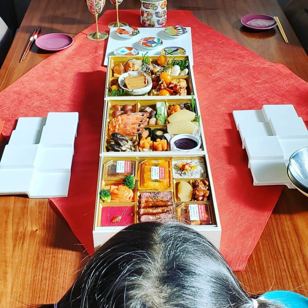 後藤洋央紀さんのインスタグラム写真 - (後藤洋央紀Instagram)「明けましておめでとうございます。　#おせち料理」1月1日 21時09分 - goto_hirooki