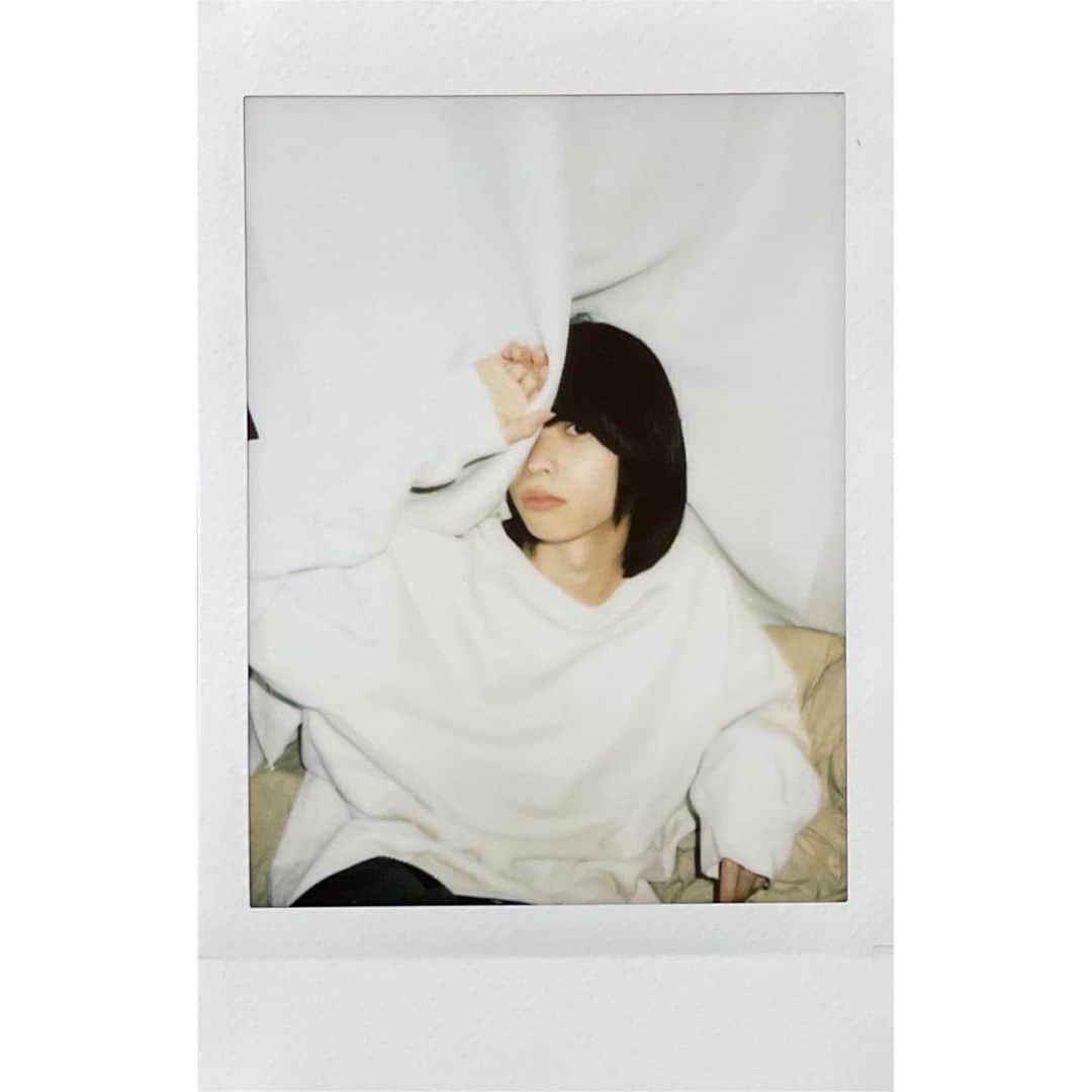 キクチユウジのインスタグラム：「photo:しーいえす  チェキの展示、販売は 中野ブロードウェイ2F BOW WOWにて  #leicasofort #instaxmini」