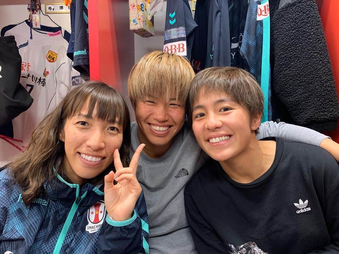 武仲麗依のインスタグラム：「明けましておめでとうございます🎍 今年も宜しくお願いします☺️  #真奈の事好きだなー #やっぱり寂しいなー #何回もくどいぞ自分  @uhlsport_jp  @mizunofootballofficial」