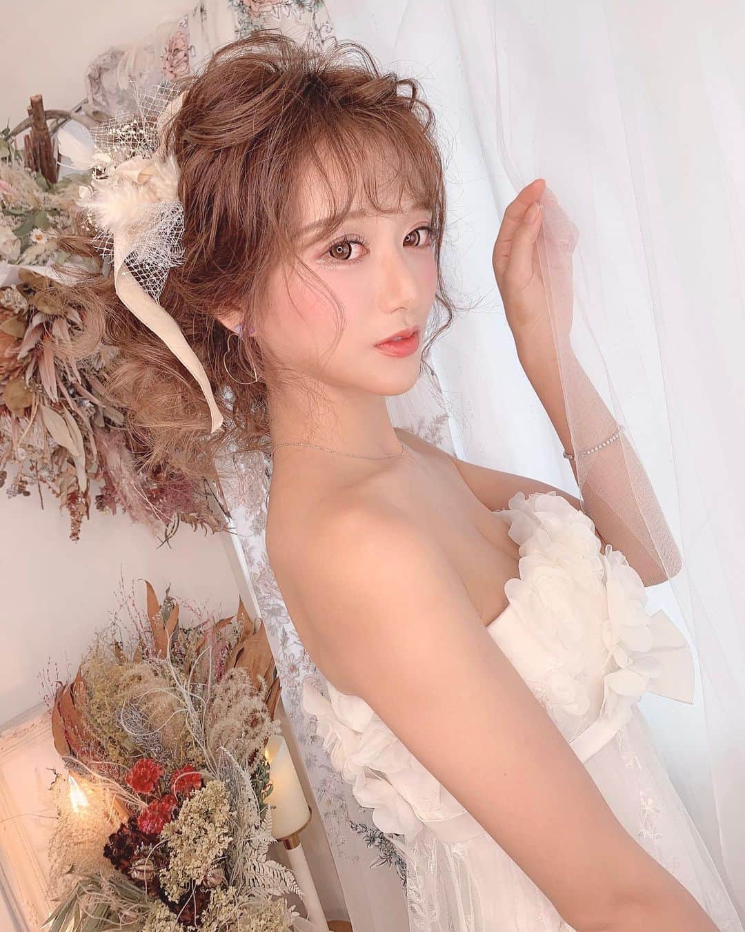のインスタグラム：「あけましておめでとうございます🐮  去年は、私にとってたくさんの変化のあった1年でした🏹 引っ越したり、待ち続けたことが叶ったり🏰 SNS苦手な私がたくさんの方に フォローして頂けるとは思ってもなかったです🌿🕊」