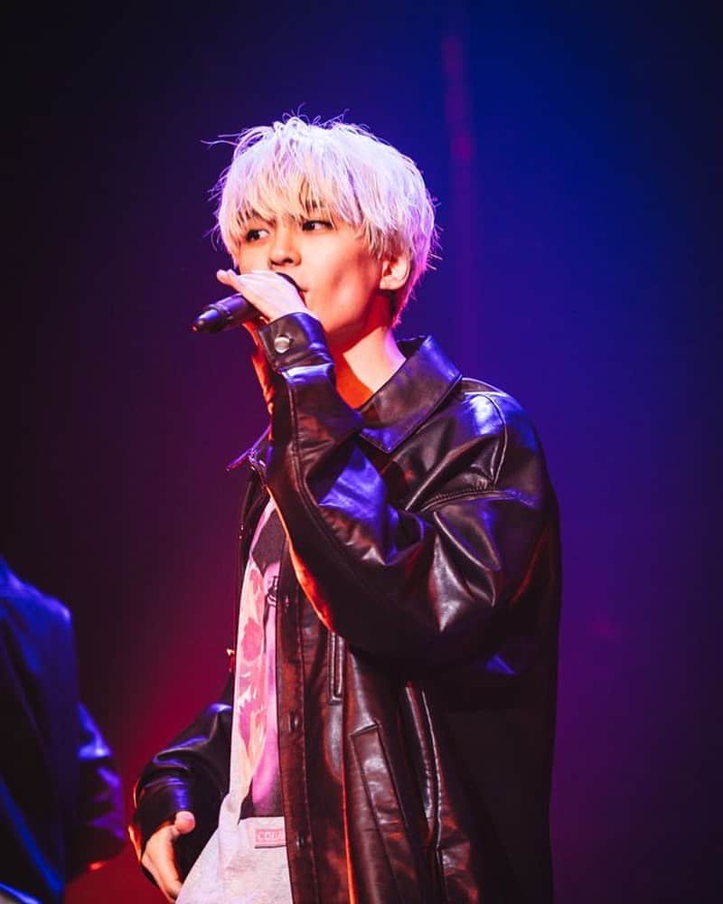 沢村玲/REIのインスタグラム：「23歳最後の投稿！🙃  今日はこの後24時からインスタライブだよ！よろしくね！😘  #ONOXmasLive #ワンエン  #ラスト23歳」