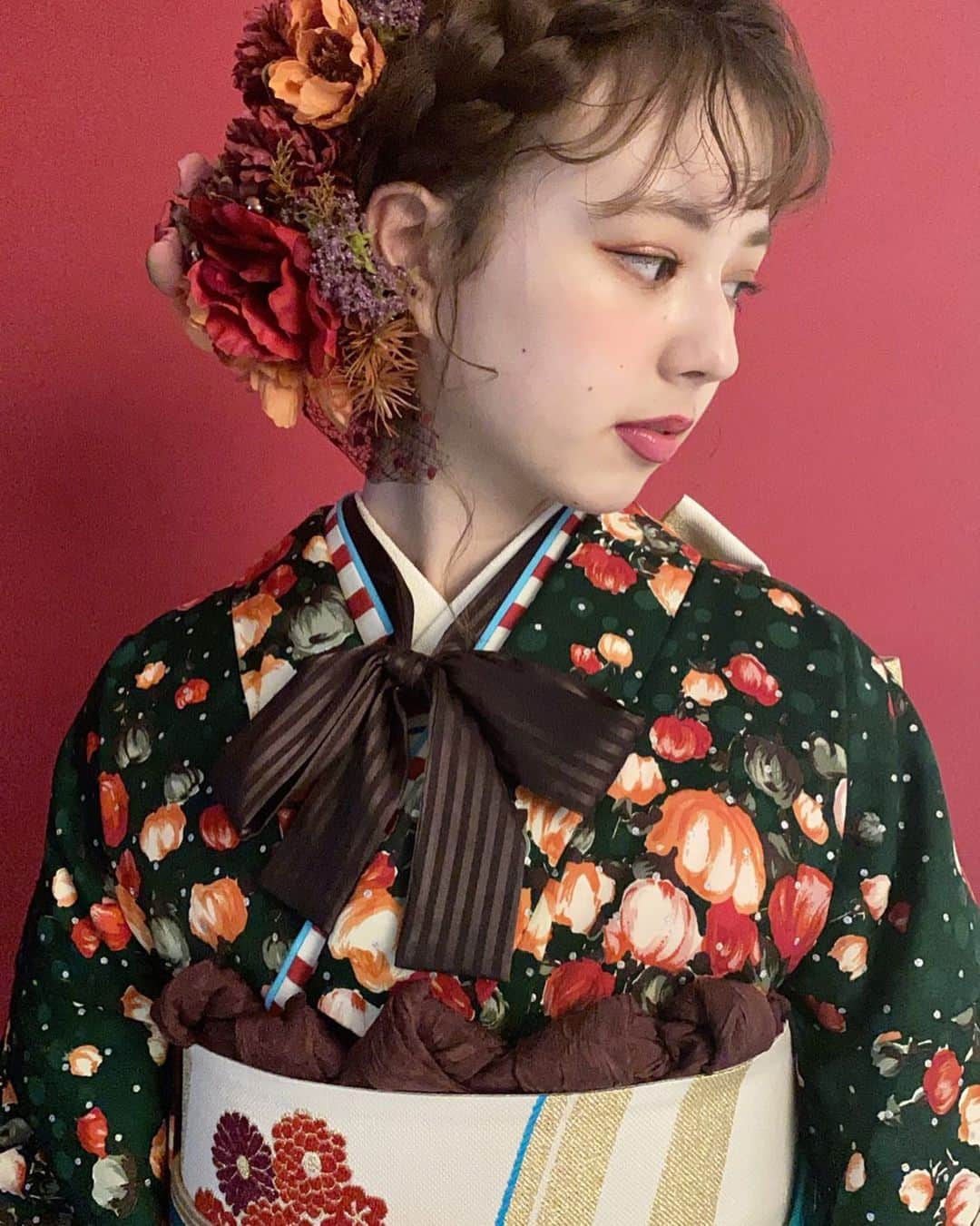 木下絵里香のインスタグラム：「・ ・ 新年、あけましておめでとうございます🎍❤︎ 2021年もよろしくお願い致します🐄💓 ・ ・ #元旦#新年#2021年#過去pic#一蔵#着物#振袖#happynewyear#Japanesegirl#kimono」