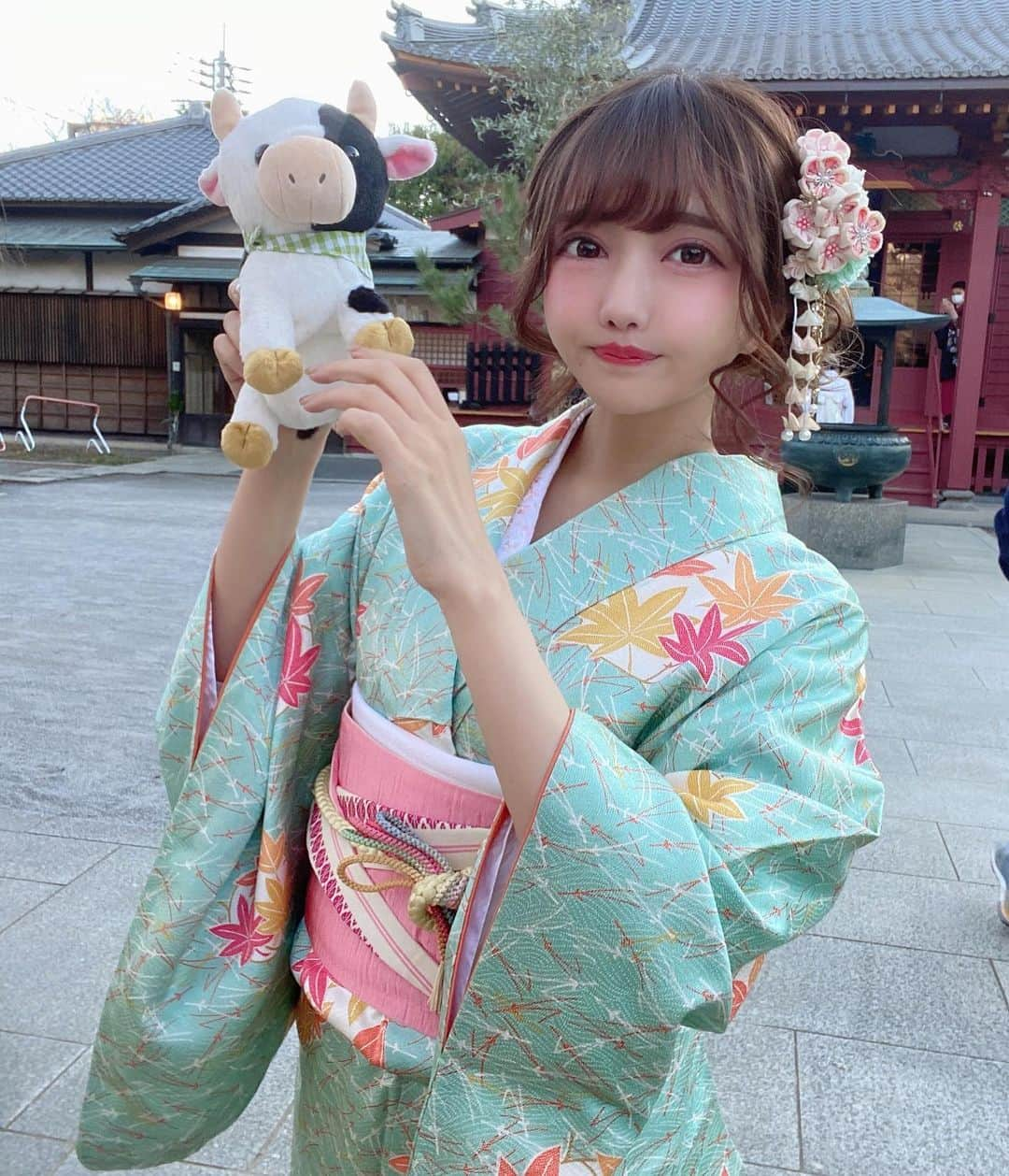 遠藤 玲奈 /endo renaさんのインスタグラム写真 - (遠藤 玲奈 /endo renaInstagram)「🎍🐄ᴴᴬᴾᴾᵞᴺᴱᵂᵞᴱᴬᴿ🐄🎍 明けましておめでとうございます🌅 . 2021年は関わってくれた人に、 君が居てくれてよかったーって想われる存在になれるように日々邁進していこうと思います🗻  今年も宜しくお願いします🐮🌱 . #happynewyear #happynewyear2021 #20202021 #初詣 #はしてません #着物 #着物コーデ #丑年 #着物ヘア  #ヘアアレンジ #和装ヘア #和装」1月1日 21時27分 - r_m.0115