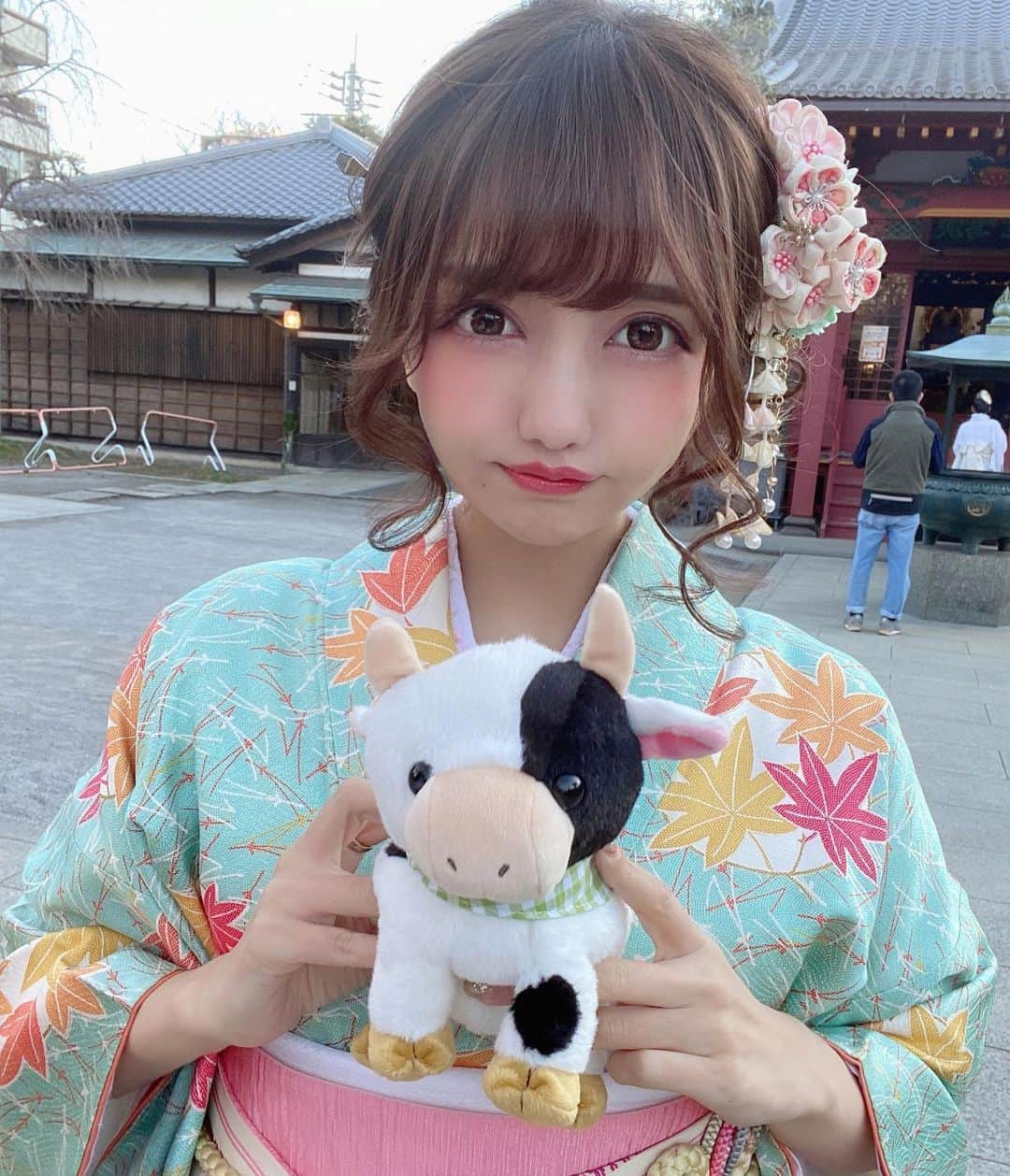 遠藤 玲奈 /endo renaさんのインスタグラム写真 - (遠藤 玲奈 /endo renaInstagram)「🎍🐄ᴴᴬᴾᴾᵞᴺᴱᵂᵞᴱᴬᴿ🐄🎍 明けましておめでとうございます🌅 . 2021年は関わってくれた人に、 君が居てくれてよかったーって想われる存在になれるように日々邁進していこうと思います🗻  今年も宜しくお願いします🐮🌱 . #happynewyear #happynewyear2021 #20202021 #初詣 #はしてません #着物 #着物コーデ #丑年 #着物ヘア  #ヘアアレンジ #和装ヘア #和装」1月1日 21時27分 - r_m.0115