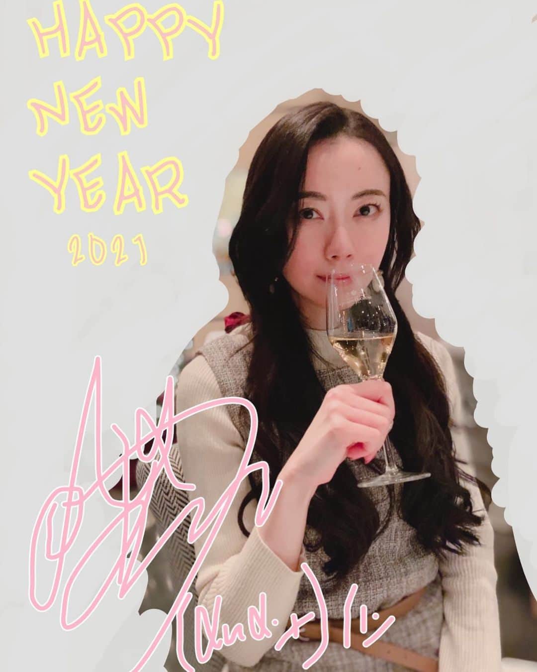 齋藤明里のインスタグラム：「. HAPPY NEW YEAR👸🏻👑  今年も宜しくお願い致します。」