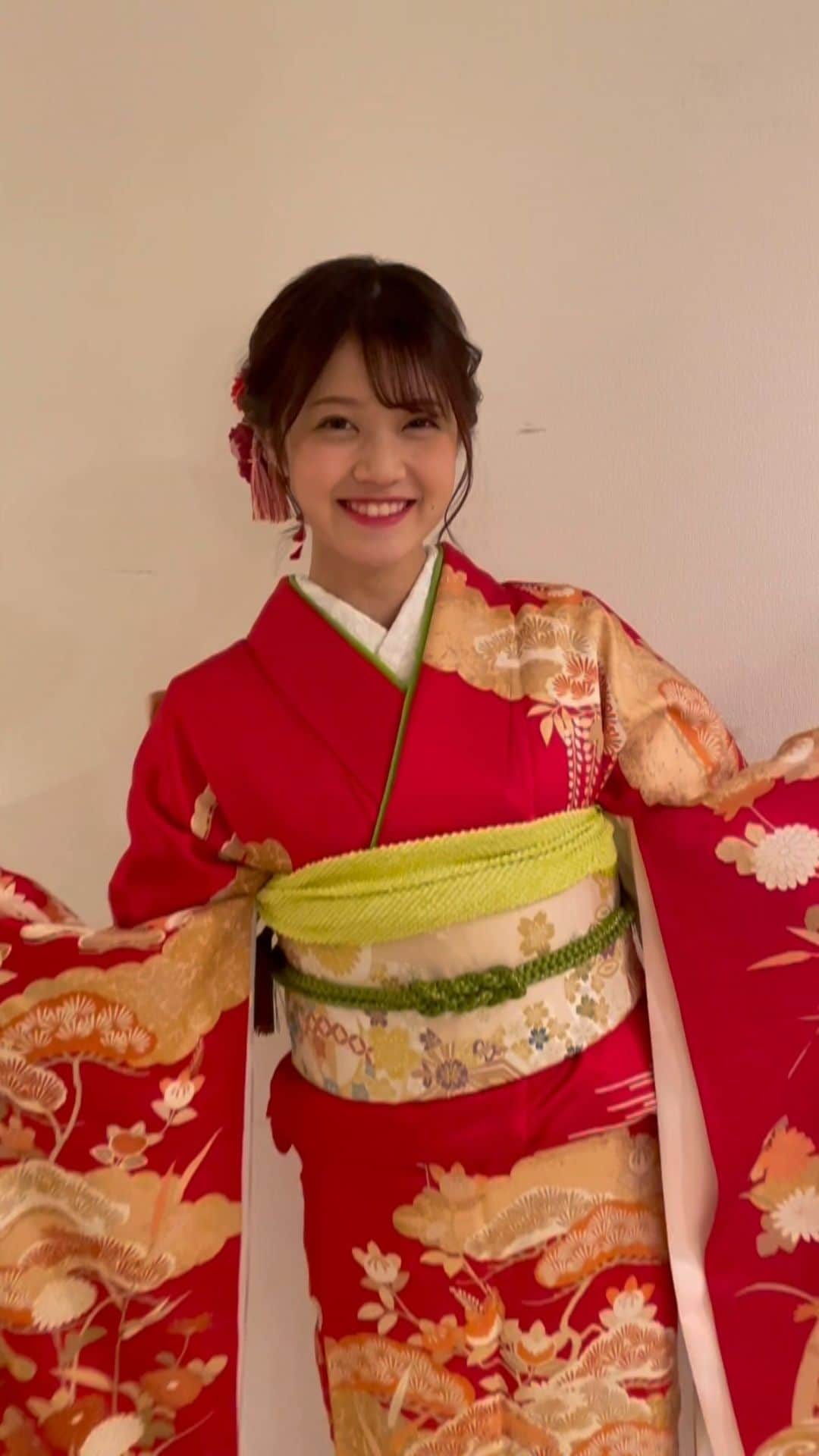 のインスタグラム：「あけましておめでとうリール🧏🏻‍♀️🍒 #リール  #振袖  #happynewyear」