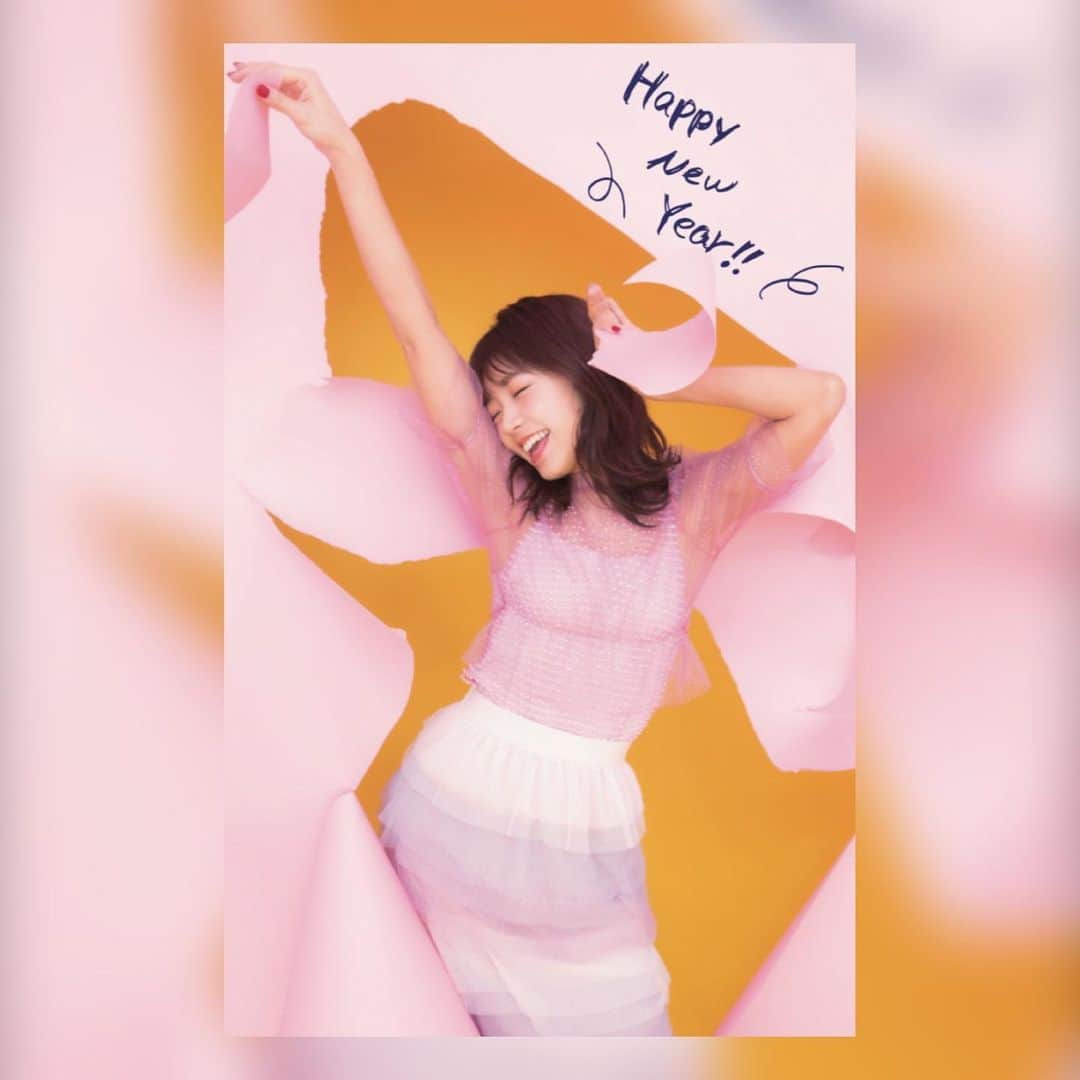三森すずこのインスタグラム：「明けましておめでとうございます✨ Happy new year 🥳  今年もよろしくお願いします♪ おうちで過ごす静かな新年♪普通の日々が早く帰ってきますように…」