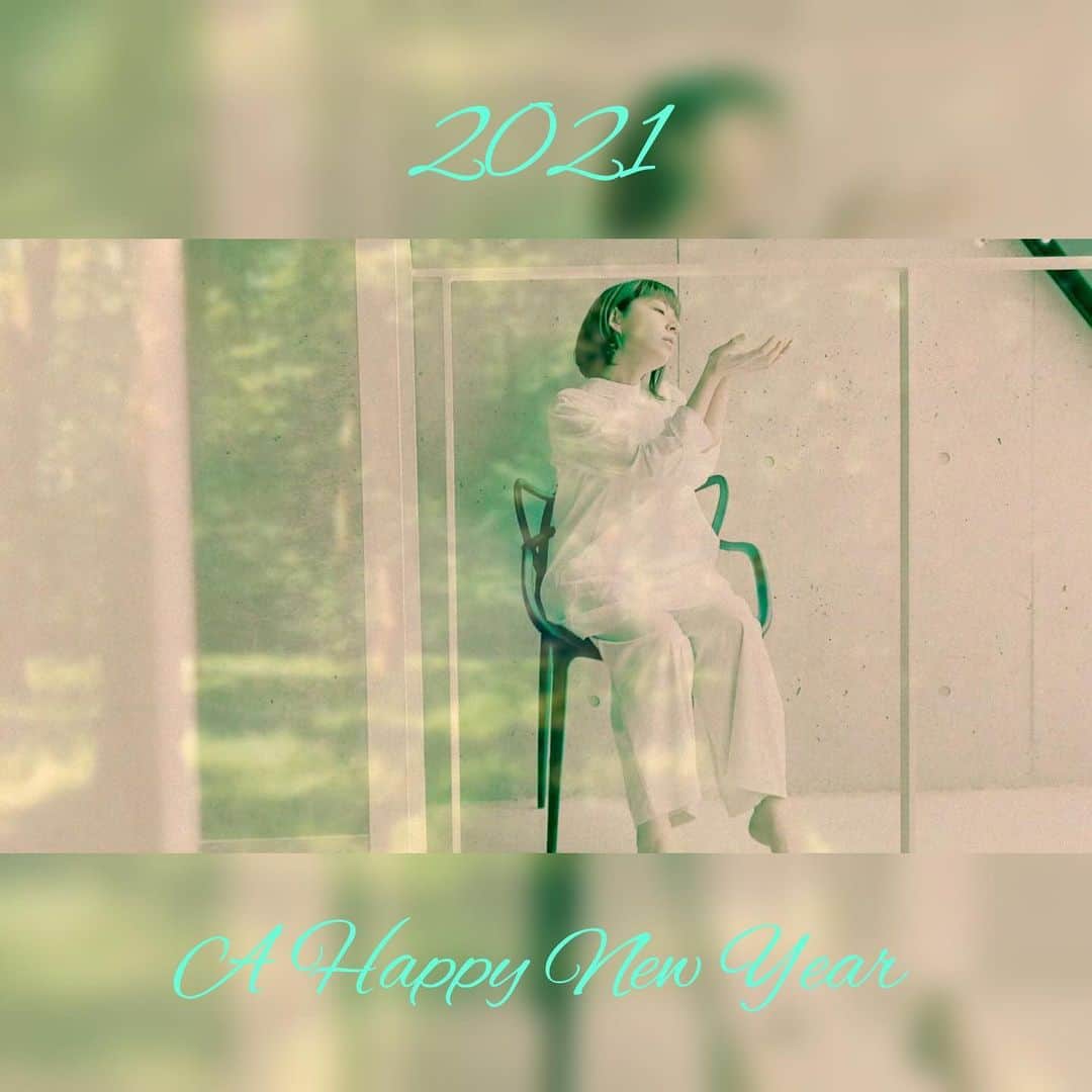 由梨香のインスタグラム：「明けましておめでとうございます✨﻿ ﻿ 2021年スタート！﻿ ﻿ 希望に満ちた光が溢れる一年になりますように✨﻿ ﻿ 今年もよろしくお願い致します！！﻿ ﻿ #2021 #謹賀新年」