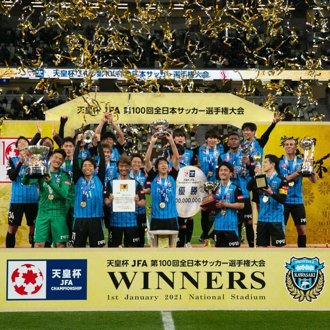 小林悠さんのインスタグラム写真 - (小林悠Instagram)「2021  最高の2021年のスタートになりました㊗️  2020年はたくさんの人に支えられた1年間でした。  本当にありがとうございました！  周りの人への感謝を忘れず、2021年も向上心を持ってサッカーに取り組んでいきたいと思います。  とりあえず1年間の疲れや痛いところを治すためにゆっくり休みたいと思います🙆‍♂️  2021年もよろしくお願いします。」1月1日 21時41分 - kobayashiyu11