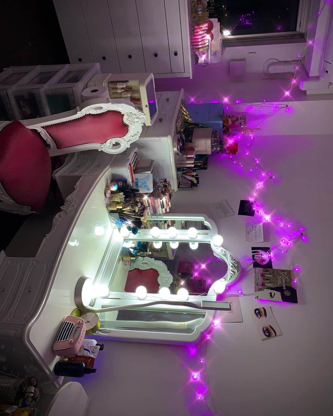 Aiさんのインスタグラム写真 - (AiInstagram)「I cleaned the room💜💘🌹 . . #dresser #myroom #purple #ドレッサー #コスメマニア #コスメ収納」1月1日 21時55分 - ai_tinker_b