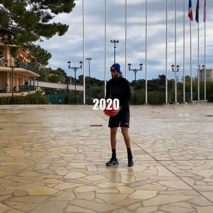 マッテオ・ベレッティーニのインスタグラム：「2020 is finally gone... 😅🤣 - Happy 2021 everyone!!🎉🥂」