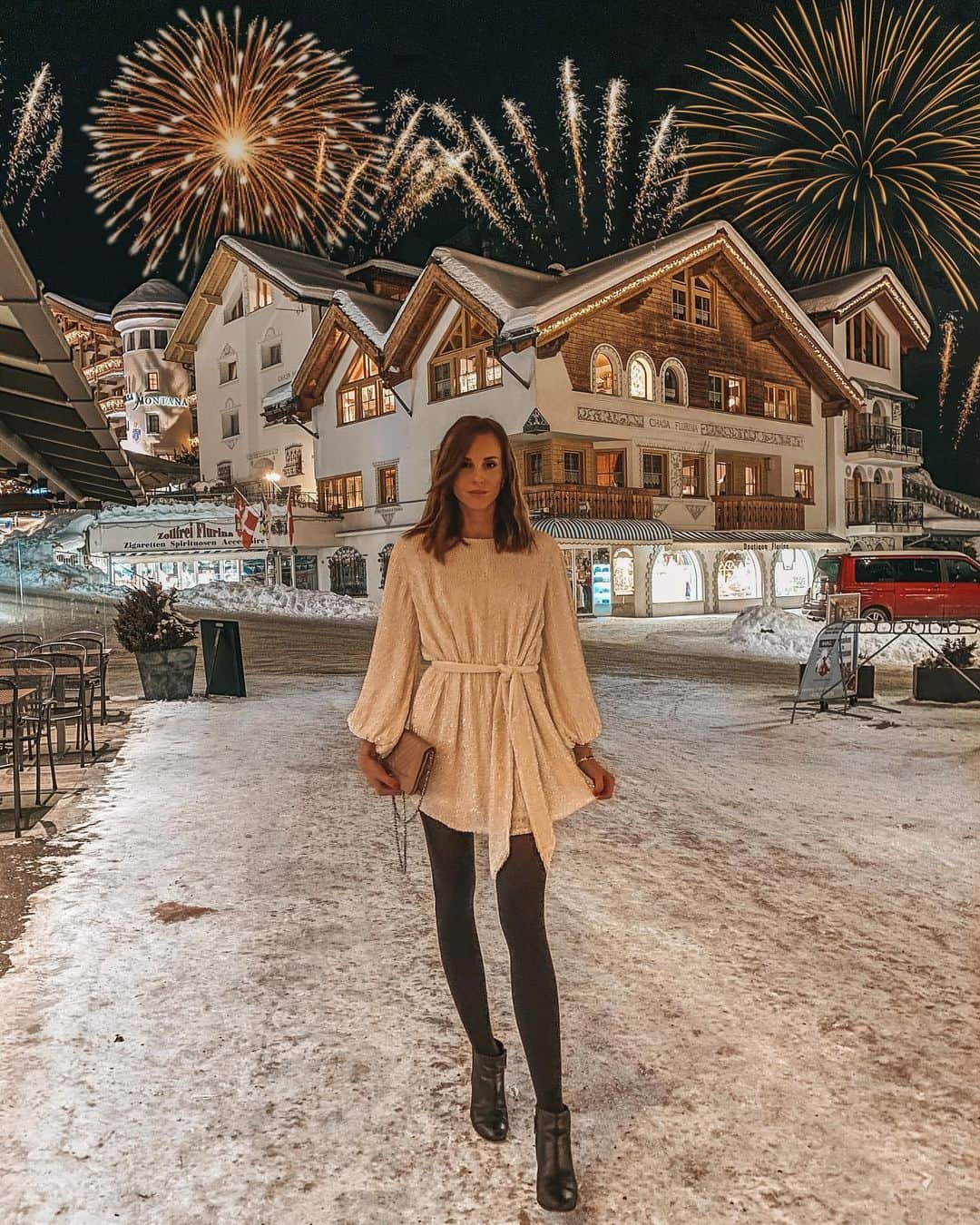 バーボラ・コディトヴァのインスタグラム：「Happy 2021 🎉 I hope you’ll have the best year & stepped into this year with the right foot! Ps: my dress is via @revolve #RevolveWinter」
