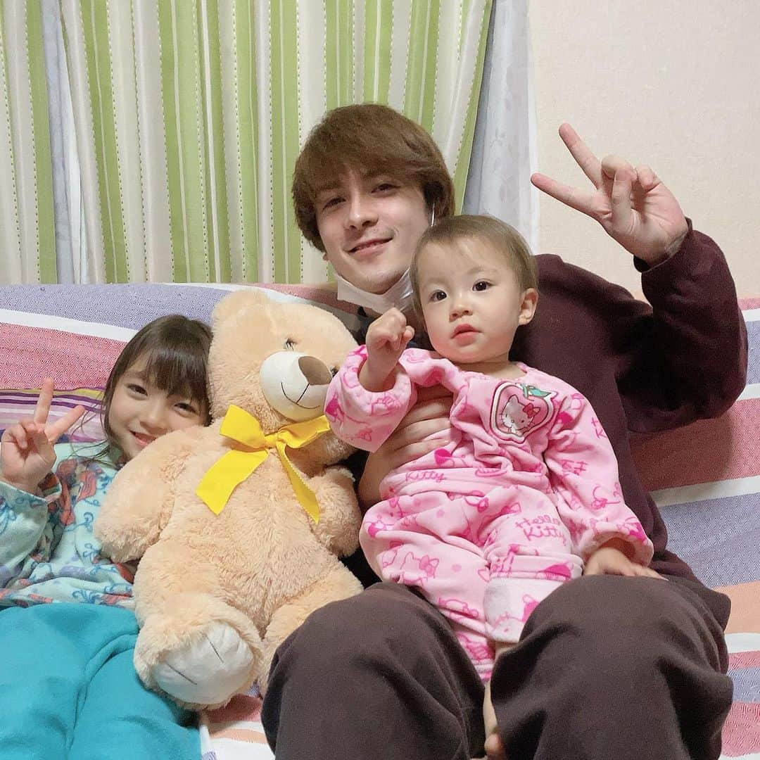 冨森ジャスティンのインスタグラム：「Happy new year！！ I took a picture with my niece😊」