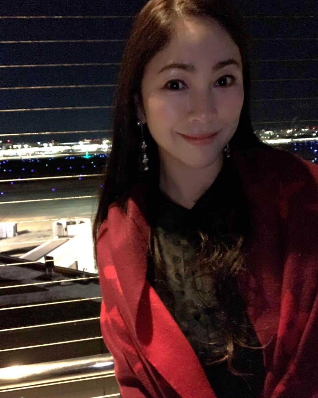 田中悦子さんのインスタグラム写真 - (田中悦子Instagram)「娘を迎えにきた✈️⠀ ⠀ 娘、超喜んでた😁⠀ ⠀ ご飯食べさせて帰ります😋😘😌⠀ ⠀ はぁ、飛行機乗って✈️ 旅したいなぁ。  #羽田空港 #娘お迎え #客室乗務員 #思い切り親バカ」1月1日 22時22分 - etsuko.reborn25