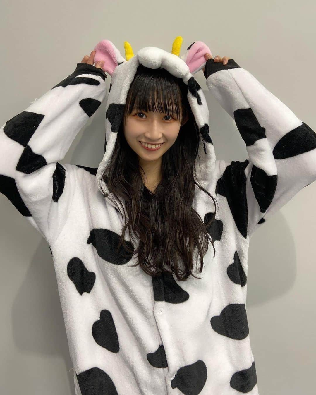 松本愛花さんのインスタグラム写真 - (松本愛花Instagram)「🐮 あけましておめでとうございモウす🐄💗 今年も皆と一緒に幸せな年にするぞ〜👊♥︎ #新年あけましておめでとうございます  #2021  #今年もよろしくお願いします 😊🧡」1月1日 22時21分 - aika_matsumoto.official