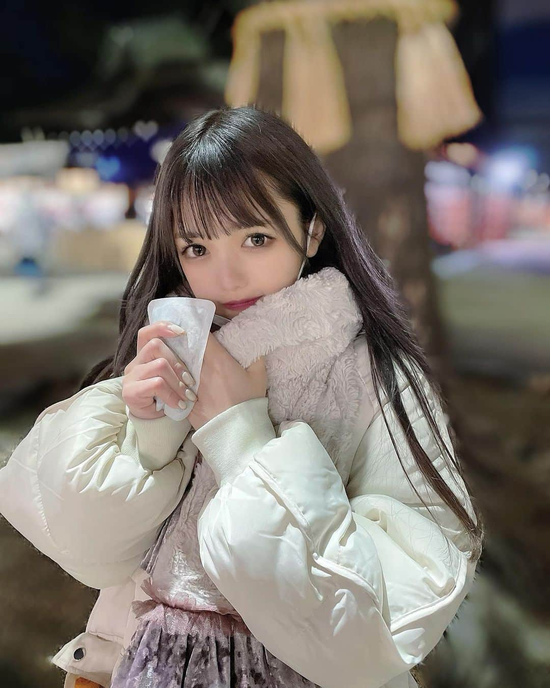 津代美月さんのインスタグラム写真 - (津代美月Instagram)「. 初詣いてきた ^ - ^ ❄ おみくじ引いたら小吉やったけど 多くを望まずなにかに期待しすぎないように生きていけば大丈夫だって言ってた 、肝に銘じます まずは自分らしさってなんなんか知るとこから始めたい (  ᴗ ̫ ᴗ )」1月1日 22時31分 - __tsushiromizuki