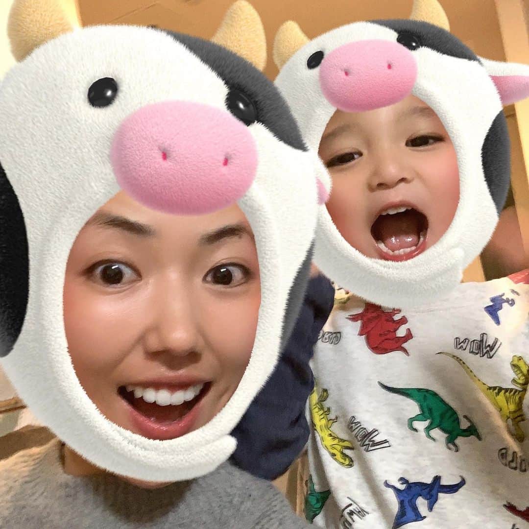 笠りつ子さんのインスタグラム写真 - (笠りつ子Instagram)「新年明けましておめでとうございます  コロナという見えないウイルスといつまで戦わないといけないのか 今が、出口なのか、入り口なのかわかりませんが  そんな中でも、 私は、今日と、向き合い 大好きなゴルフをいつまでも大好きでいられるように いきたいです。 今日の積み重ねが未来を変えてくれると信じ グッッッと耐えて バッッッといきたいです👊😊 （伝わるかな？w  皆様にとって素敵な一年となりますよう 本年も宜しくお願い致します」1月1日 22時30分 - ryuritsuko