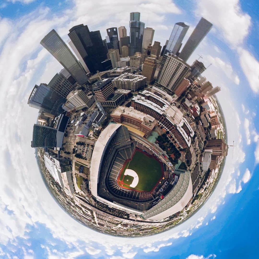 ヒューストン・アストロズのインスタグラム：「Happy New Year, Astros fans! We can't wait to see you all back at Minute Maid Park!」