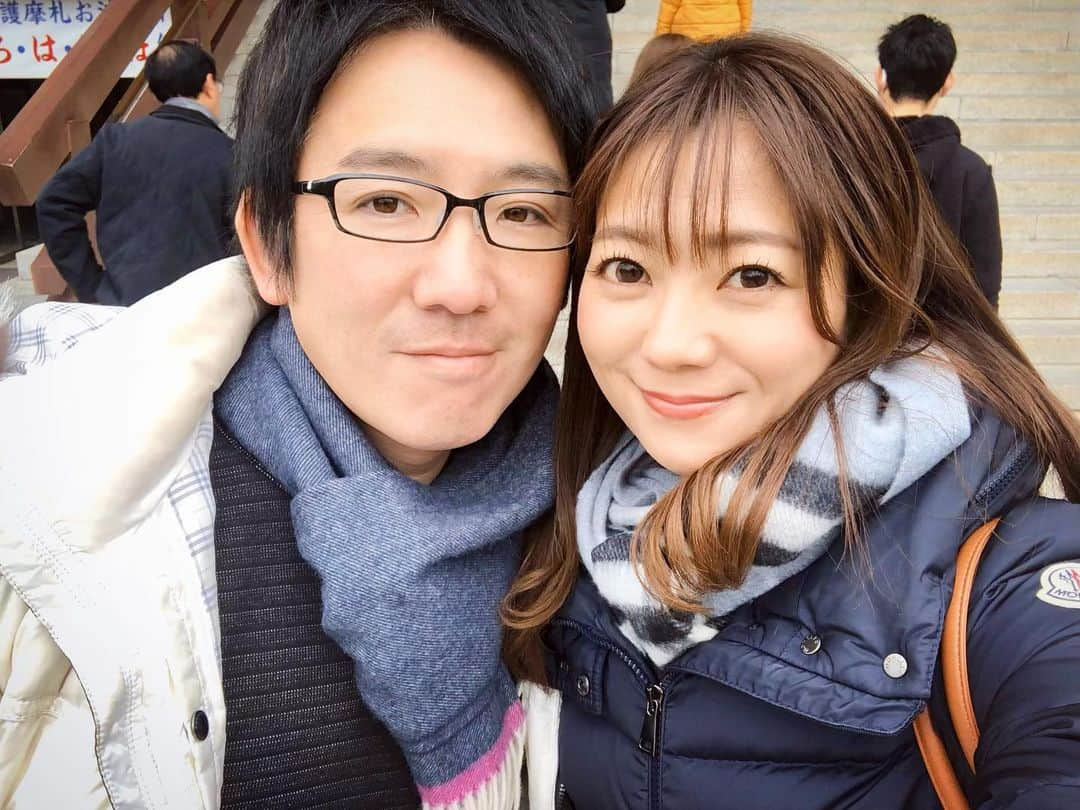 井上英里香さんのインスタグラム写真 - (井上英里香Instagram)「ご報告。 * 新年あけまして おめでとうございます！！ * 本年もどうぞ よろしくお願いいたします。 * * 私事で大変恐縮ではございますが、 同じフリーアナウンサーの 堂前英男さんと 昨年10月30日に 入籍いたしました。 * * 実はここ最近、体調不良で 少し悩んでいたのですが、 結果的にそれは 妊娠によるものだとわかり、  体調も安定してきましたので、 新しい命を授かりました事も ご報告させていただきます。 * 心や体の変化など 初めての経験に感動し、 喜びを感じながら、現在は 穏やかな日々を過ごしております。 * * 現在出演中の番組につきましては 関係各所と相談をしながら タイミングを見て、一旦は お休みをさせていただく予定です。 どうか温かく見守っていただけますと幸いです。 * 今後ともどうぞ よろしくお願いいたします。 * * 井上英里香」1月1日 22時30分 - ribbonhome.erika