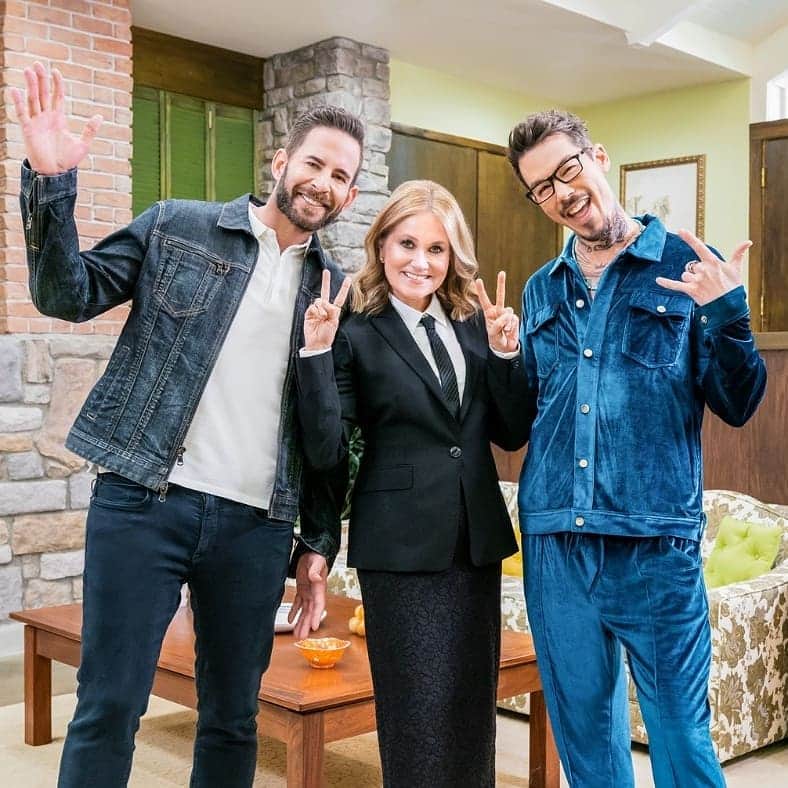 HGTVさんのインスタグラム写真 - (HGTVInstagram)「Ring in #HGTVNewYear from the Brady House! @momccormick7 & @bromco are having a few guests over to share a peek at their new @discoveryplus original shows.   Then join us tonight for a tour of #HGTVDreamHome 2021 at 8|7c followed by more premieres.    #discoveryplus @danlevyshow  @dan_vickery  @breeganjane  @therealtarekelmoussa」1月1日 22時32分 - hgtv