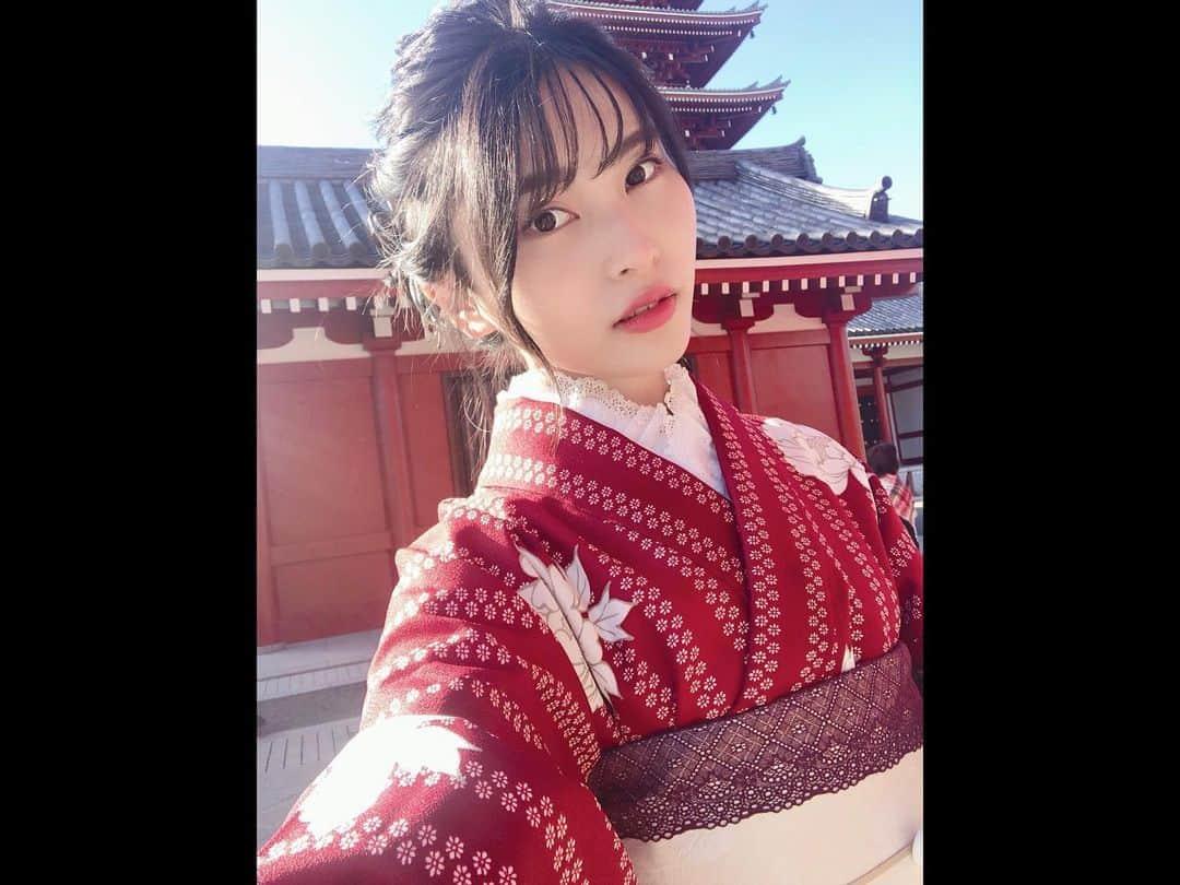 福岡聖菜さんのインスタグラム写真 - (福岡聖菜Instagram)「あけましておめでとうございます  2020年は沢山のことを考えた年でした。 そんな中で振り返ってみて思ったことは1人だけでは生きていけないんだなということ。  まだまだ直接会う機会はなかなかないですが 皆さんとそして大切な人達とたくさん話して夢を見られる、そんな一年にできますように😉🌸  この着物姿は1月5日配信の 48Timesにて特集して頂くものです! https://www.48times.com/  赤の和服をリクエストして いつもより少し甘めなテイストで浅草をぶらり。 公開お楽しみに〜  #浅草　#着物　#大正ロマン  #新成人　#akb48」1月1日 22時36分 - seina___ff