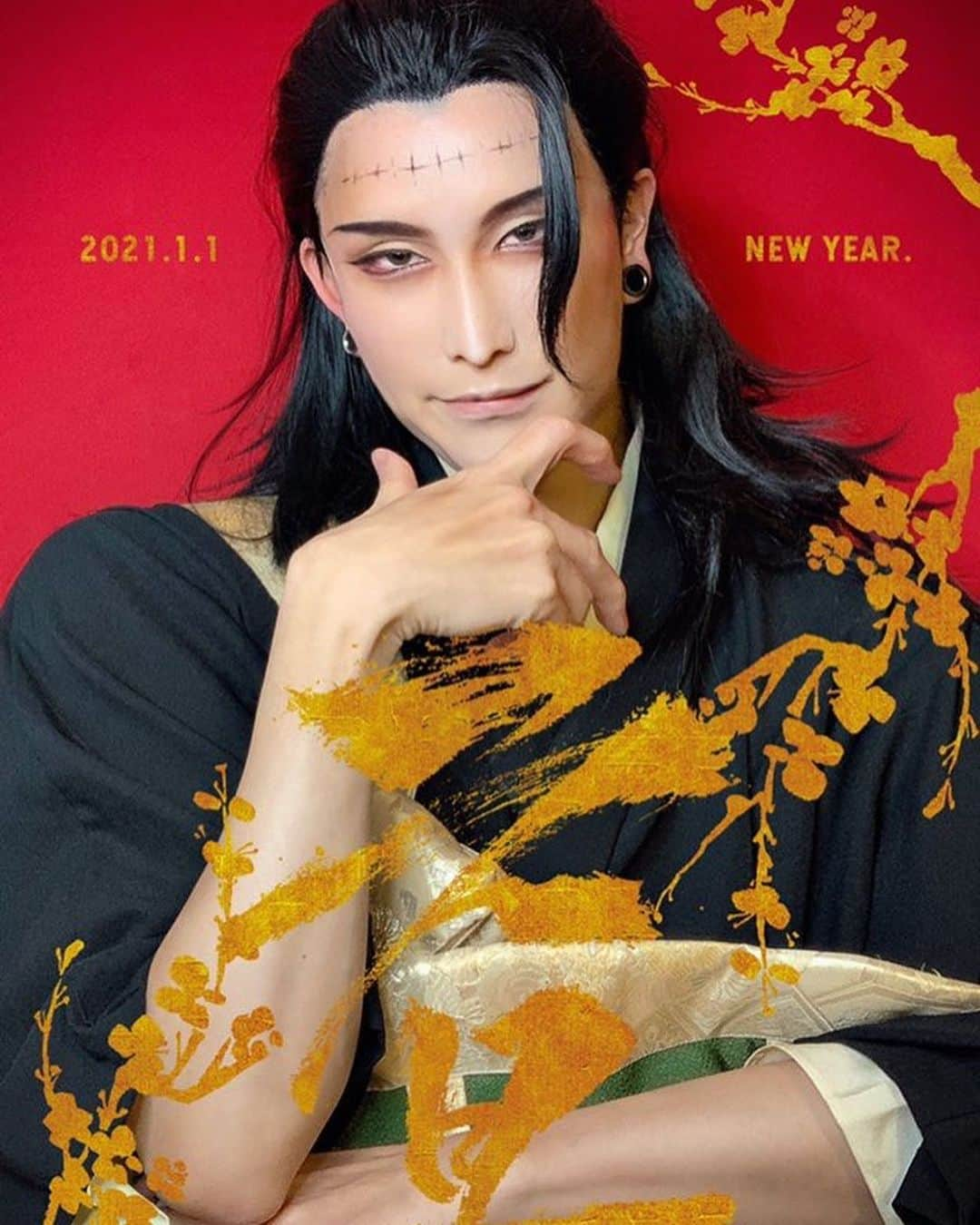 ズミさんのインスタグラム写真 - (ズミInstagram)「A HAPPY NEW YEAR🎍🐓🎍!!!!!!  #cosplay #cosplayer #happynewyear #2021 #jujutsukaisen #jujutsukaisencosplay #getousuguru #getousugurucosplay #あけましておめでとうございます #コスプレ #呪術廻戦 #呪術廻戦コスプレ #夏油傑 #夏油傑コスプレ」1月1日 22時41分 - zumiii_zhr