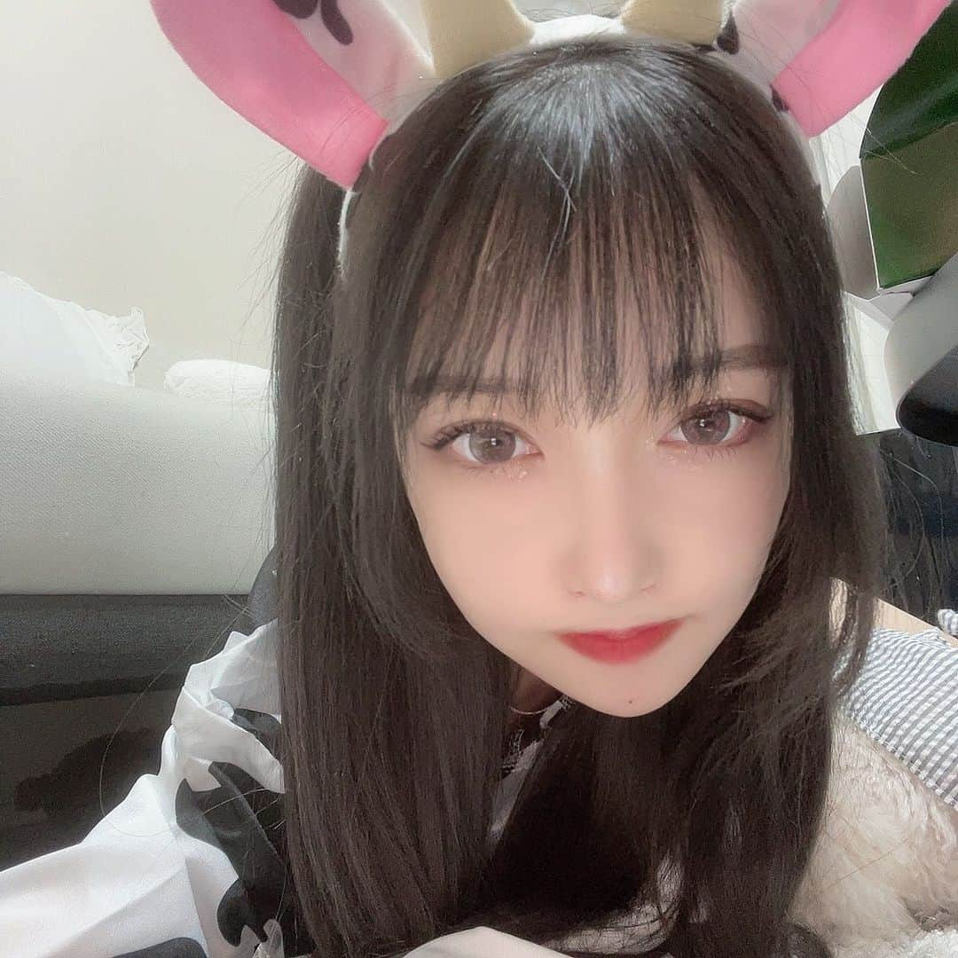 茜里さんのインスタグラム写真 - (茜里Instagram)「あけおめ🐮コトヨロ」1月1日 22時41分 - riuakari