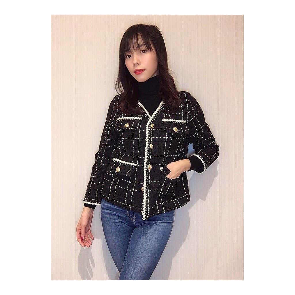 波妃美咲のインスタグラム：「今日の私服。  jacket: @randy_online_  Knit: @uniqlo  denim: @levis_japan  #randyonline  #uniqlo  #levis  #ジャケット女子  #デニム #韓国ファッション  #大人コーデ」