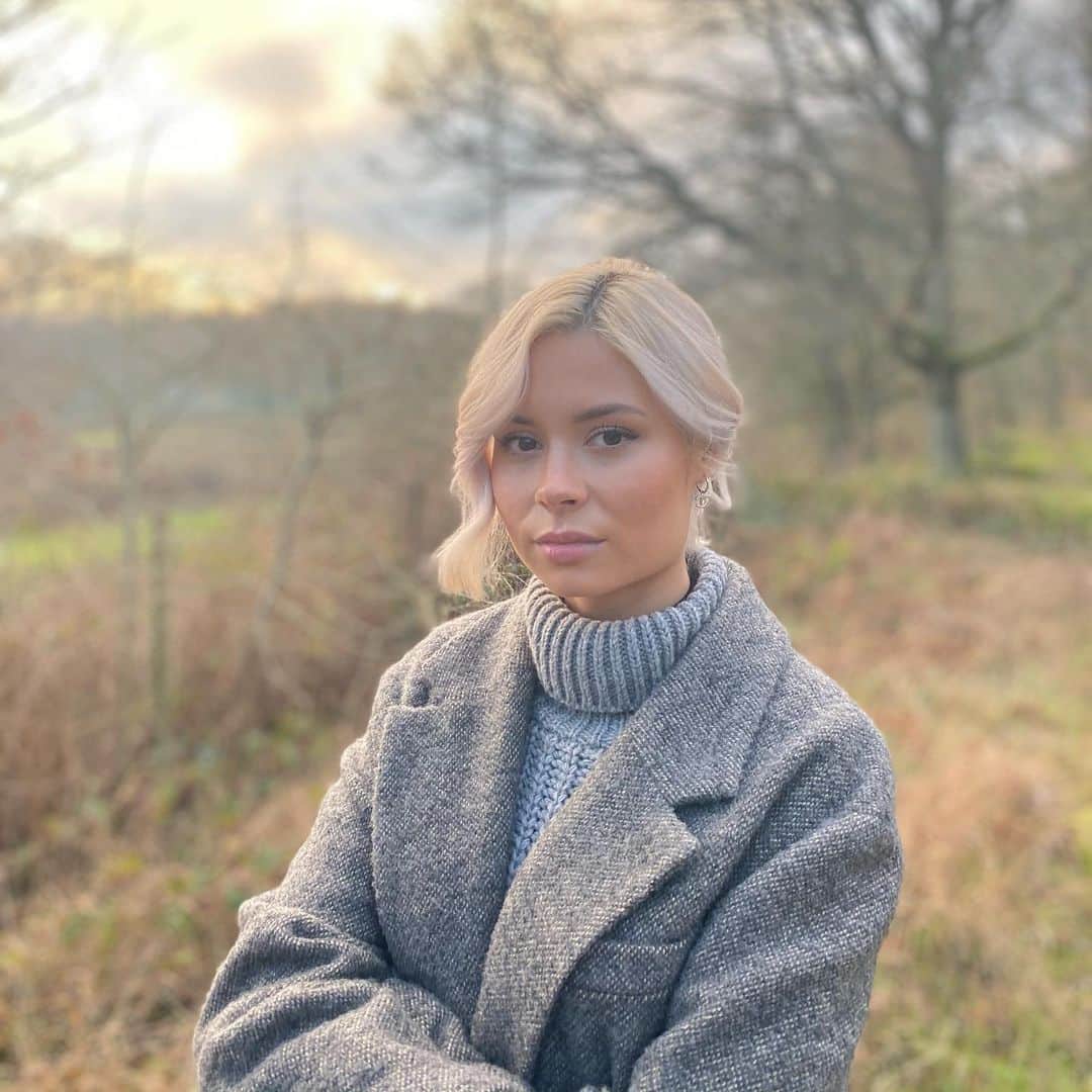 ニーナ・ネスビットのインスタグラム：「stepping into 2021 like...」