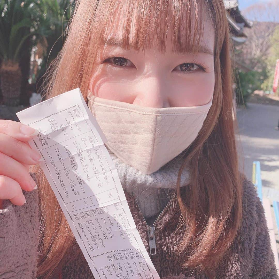 若宮三紗子のインスタグラム：「明けましておめでとうございます🎍㊗️🙇‍♀️✨  初詣⛩で大吉でました！ 嬉しいスタートになりました😍  2021年もよろしくお願いします🤲  #2021年  #おみくじ #大吉 #今年もよろしくお願いします」