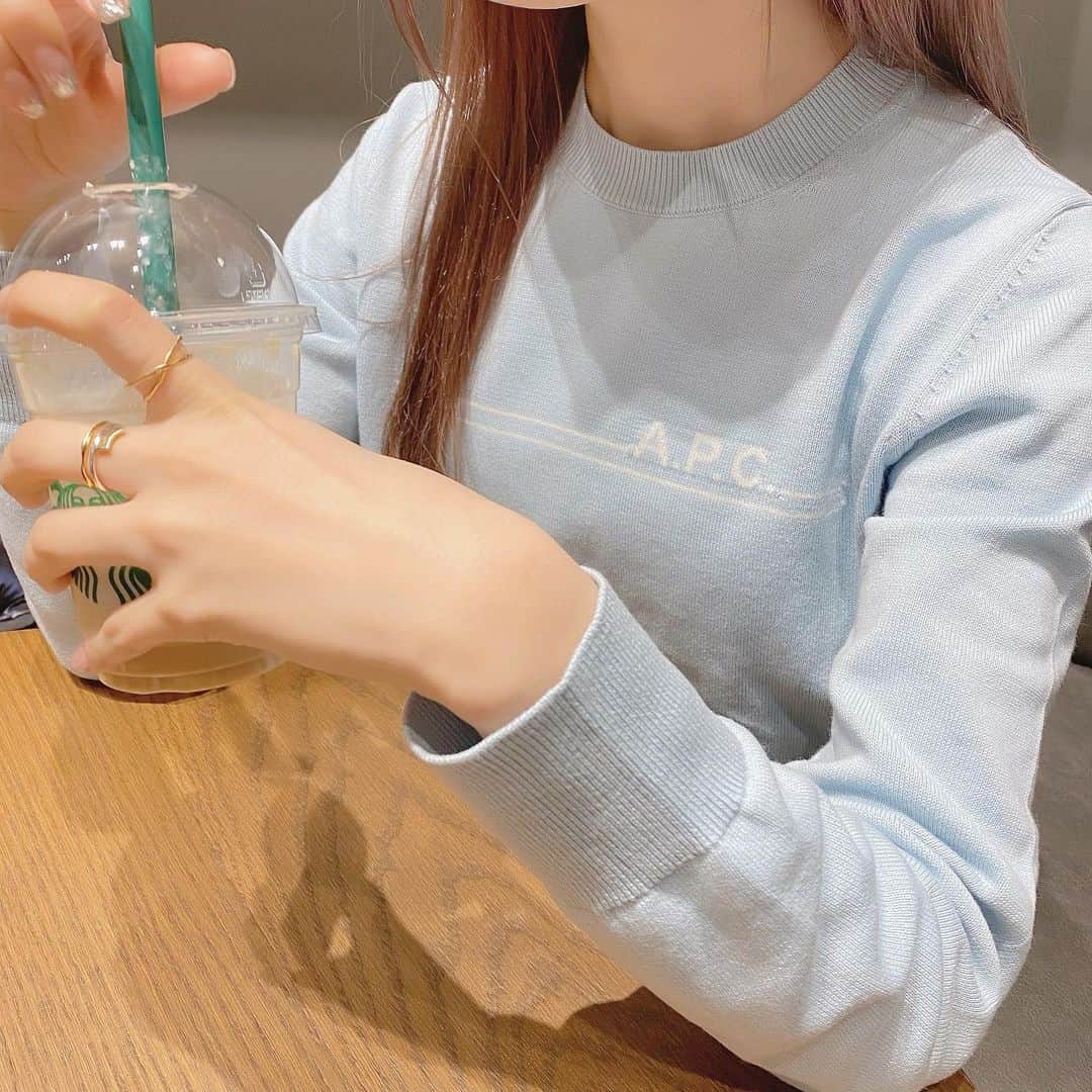 makoのインスタグラム：「* SALEで🤞🏻🐋🤍🐮 #apc #apcparis #水色コーデ」