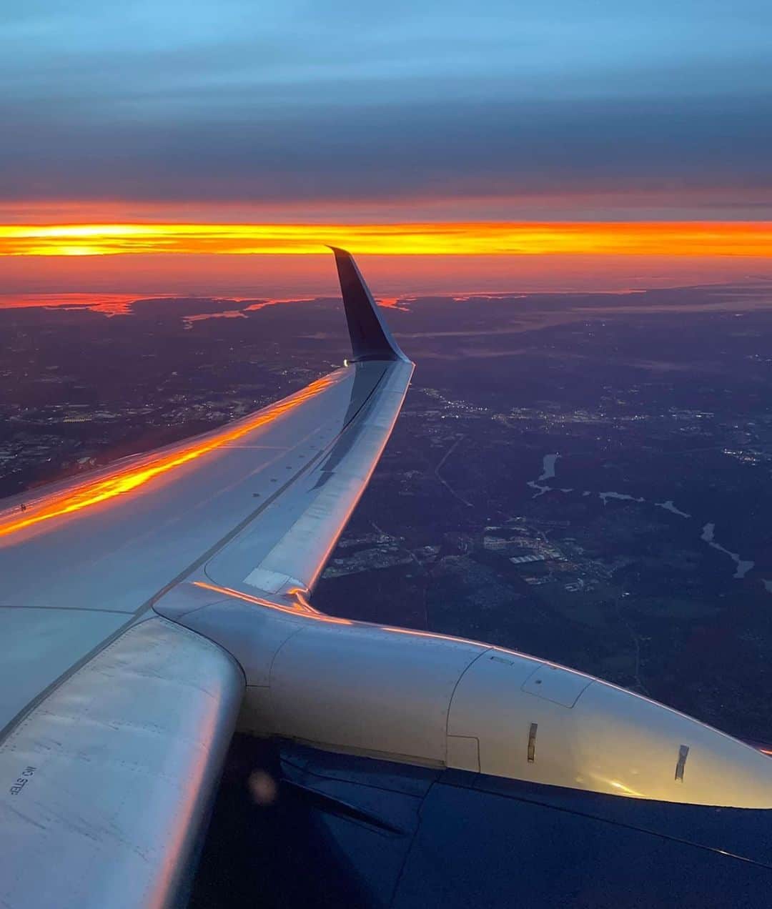 デルタ航空のインスタグラム：「A new dawn on a new year. Welcome, 2021!  Photo: Laurie W., SkyMiles Member」