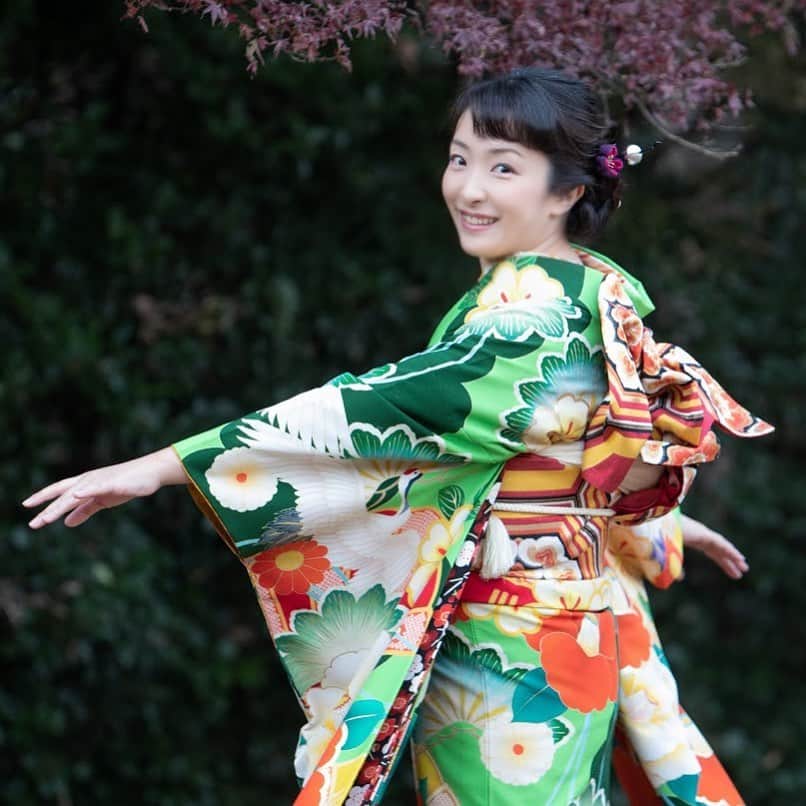植田佳奈のインスタグラム：「あけましておめでとうございます！  #お正月 #新年 #着物 #振袖 #年賀状」
