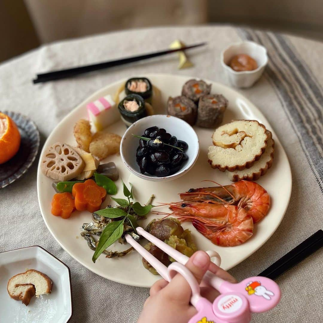 MEGさんのインスタグラム写真 - (MEGInstagram)「Happy new year... 🎍 #osechi」1月1日 23時03分 - _x_meg_x_