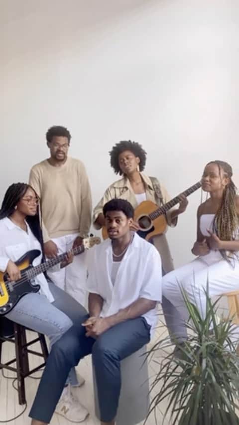 Club Monacoのインスタグラム：「New Year’s Day offers a fresh start—an opportunity to learn from the year before and set the tone for the year to come. Created in partnership with our friends, @infinitysong ,this performance is inspired by some of our hopes for 2021: for more love, community, connection, and togetherness. Happy New Year, from your friends at Club. Let's make it a good one.」