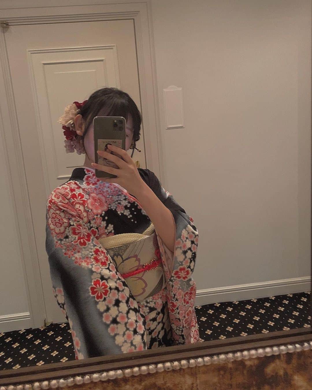 佐藤海里のインスタグラム：「. . . .  新年  明けまして おめでとうございます✨  新春を迎え皆様のご健康と ご多幸をお祈り申し上げます🐮🌸  2020年もどうぞよろしくお願いします！   .  . . . #あけましておめでとうございます  #成人式 #成人式ヘア #成人式振袖  #振袖 #振袖ヘア #振袖前撮り  #振袖ヘア #振袖ヘアアレンジ  #成人式髪型👘」