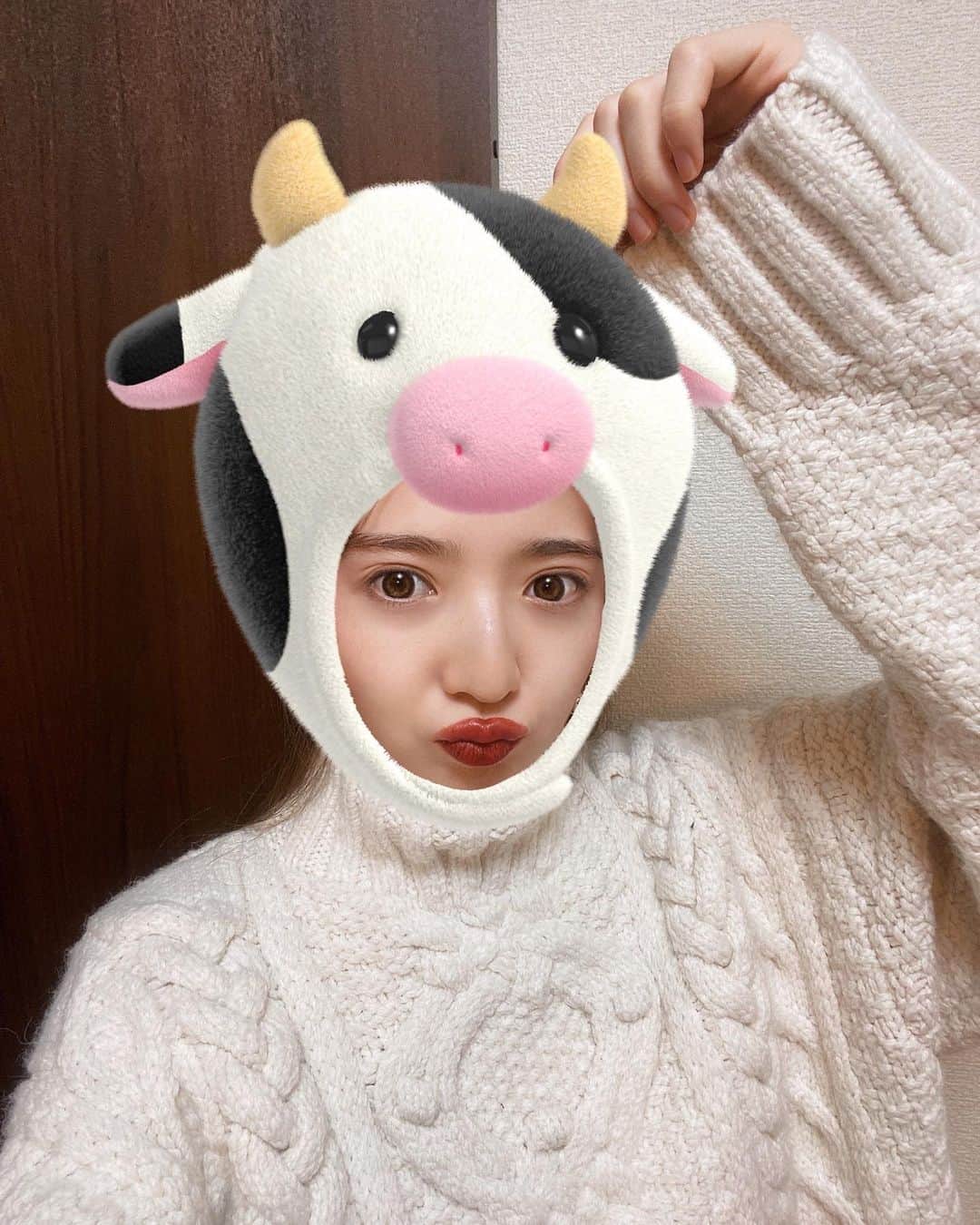 平木愛美のインスタグラム：「happy new year 🐮  ゆるりと、でもパワフルにっ！ ハッピーな２０２１年になりますように🤍🤍🤍  も〜🐄」