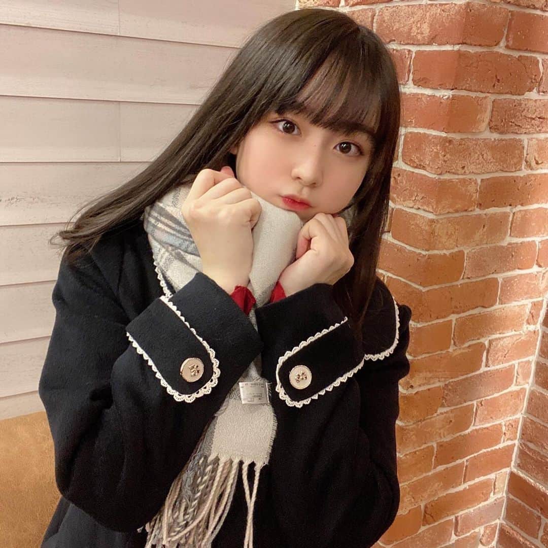 高田もものインスタグラム：「. お正月はお家で . ごろごろ〜ごろごろ〜 . ぬくぬく〜ぬくぬく〜 . かしこ . #高田もも #かしこってなに #かしこ #あいどる #アイドル #idol #japaneseidol #かみやど #ひらがなかみやど #instagood #instagram #マフラー #コート #ミスid2021 #ミスid」