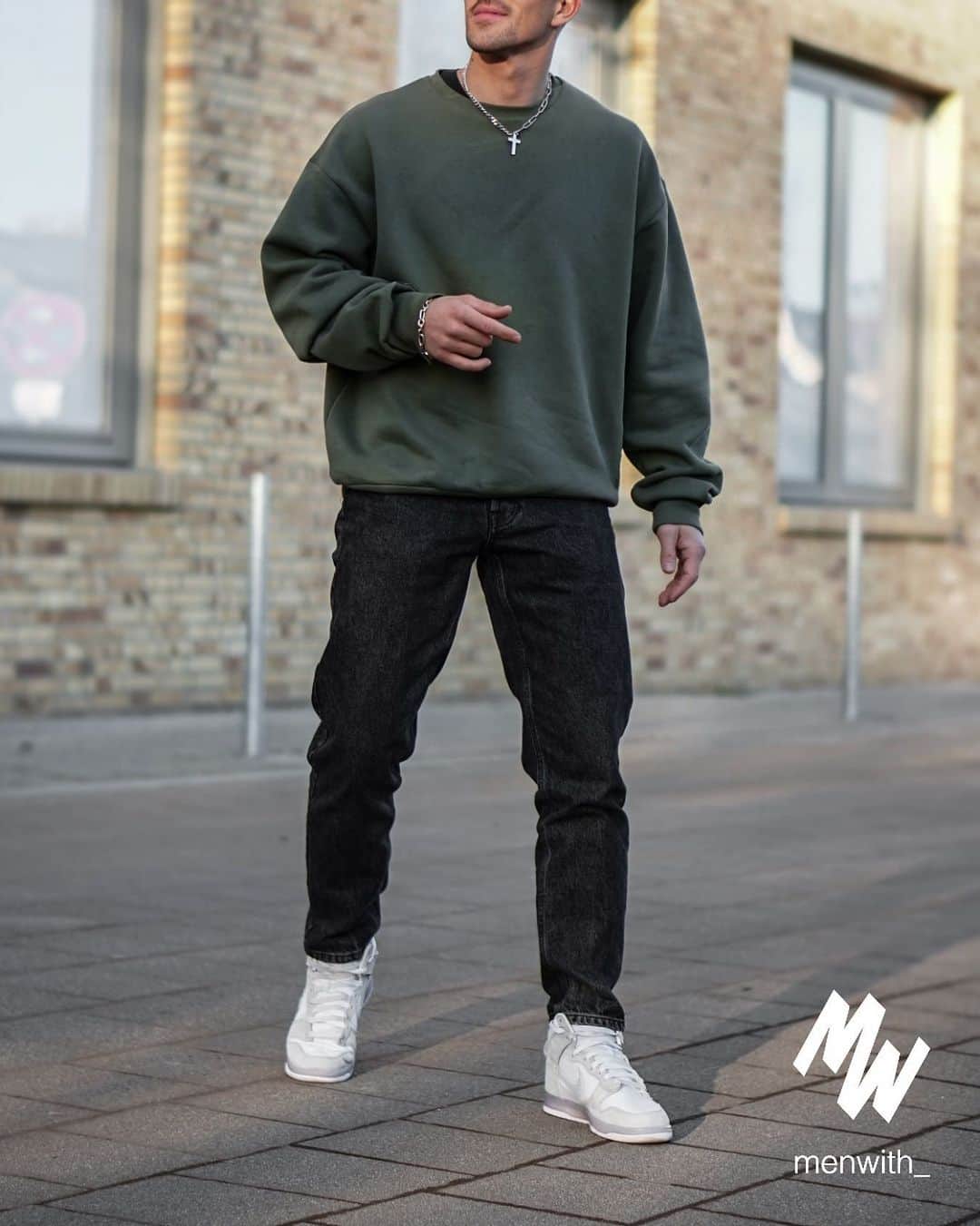 Men Withのインスタグラム：「Really cool outfit worn by our dear friend @whoismarkuss 👌🏽 #menwithstreetstyle」