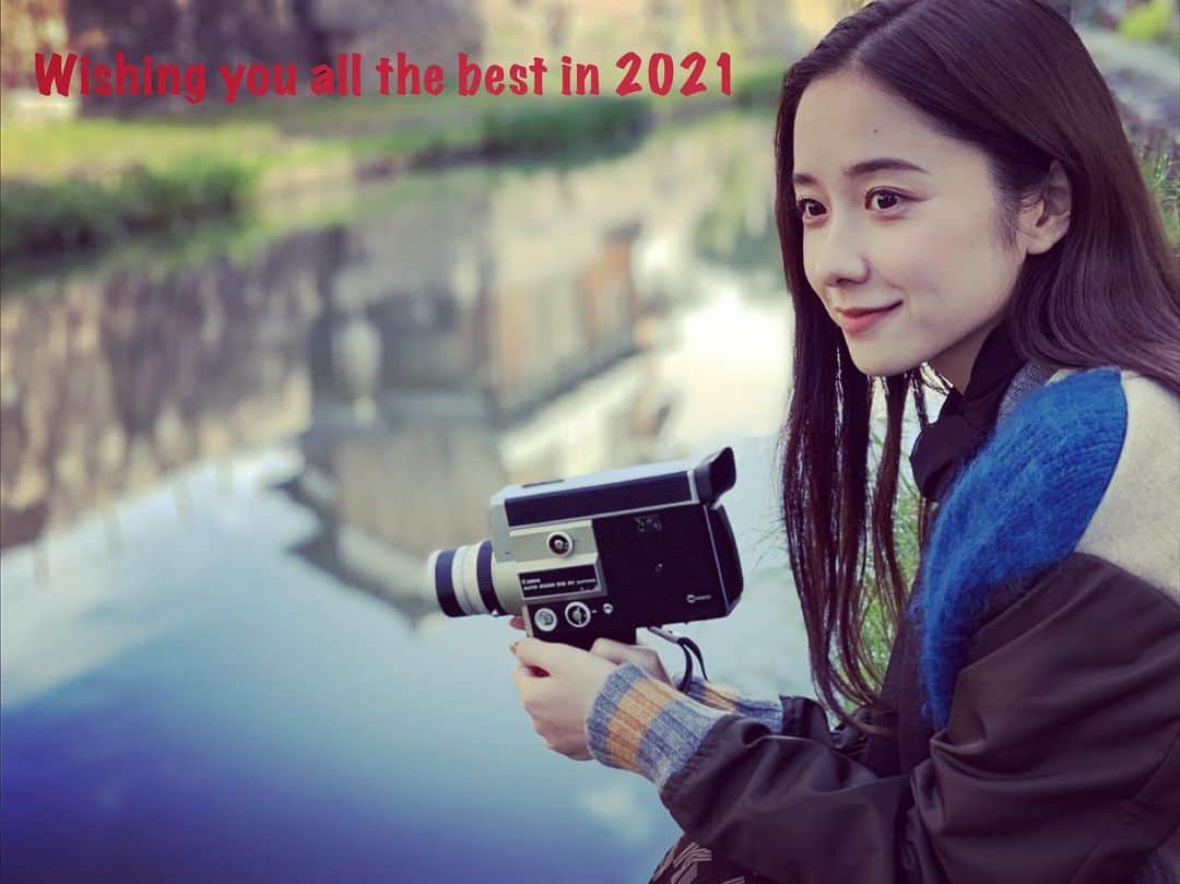 堀田さんちの真由さん。（堀田真由）のインスタグラム：「本年も宜しくお願い致します。 2021年は、どんな一年になるかは これから徐々にお伝えできると思います！ 皆さんと共有できる笑顔が溢れる一年にしたいです！  チーム堀田より。」