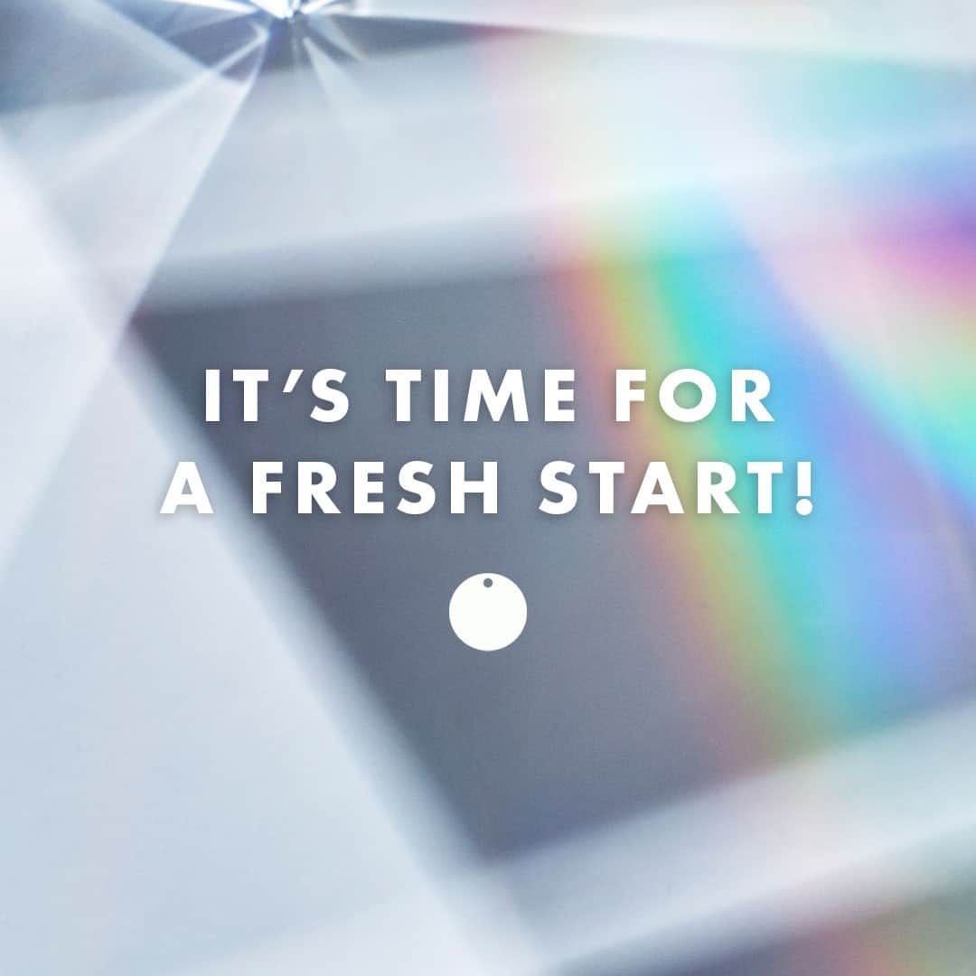 モバードのインスタグラム：「Here's to a fresh start and a brighter 2021! #HappyNewYear」