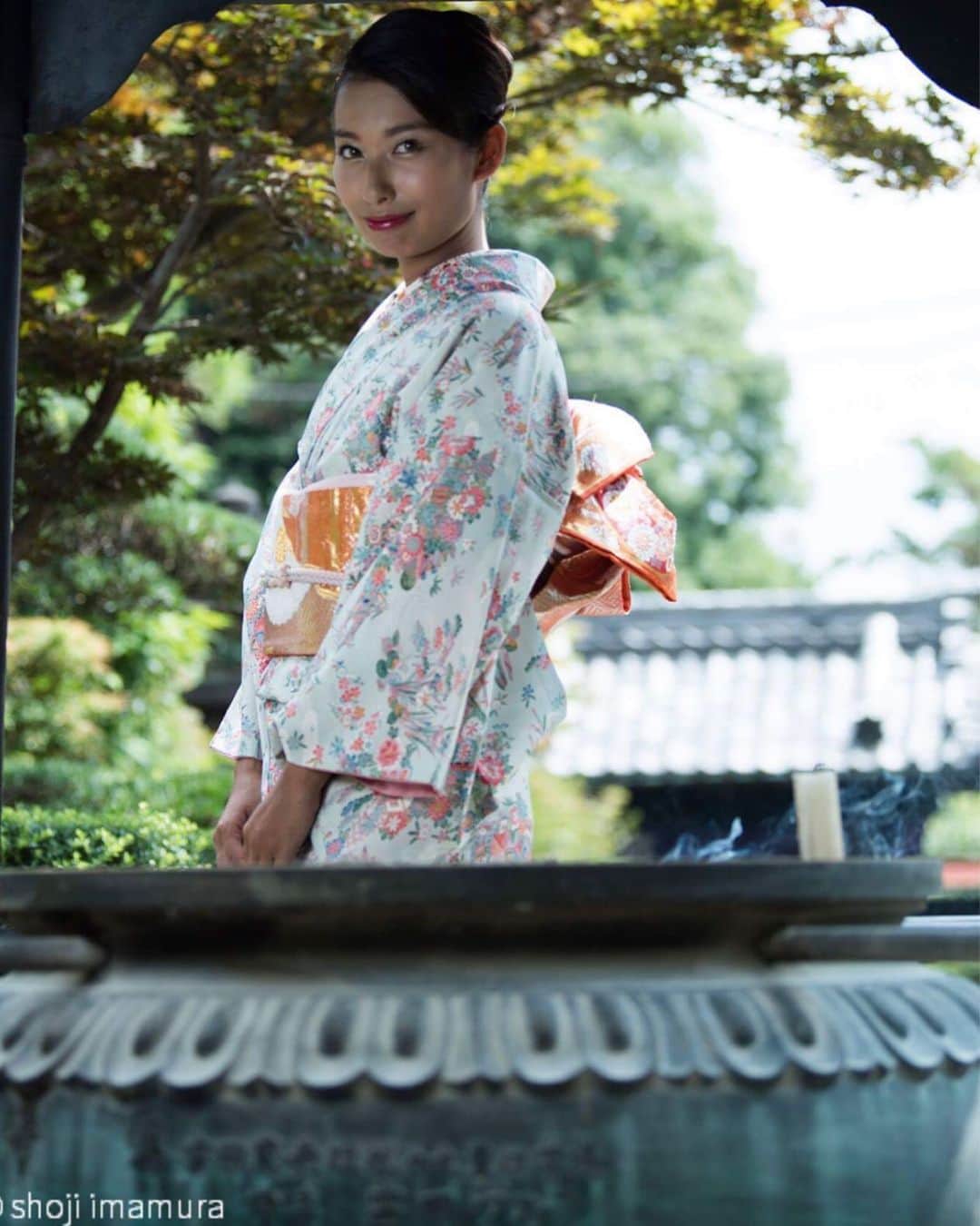 エマ中岡優姫のインスタグラム：「2021年 今年もみんな Happyな年に なりますよーに⭐️ なにより 愛するベイビーにとって 素敵な年になりますよーに🌟 あ〜 久しぶりに着物 着たいなぁ❤️ #着物  #男の子ママ」