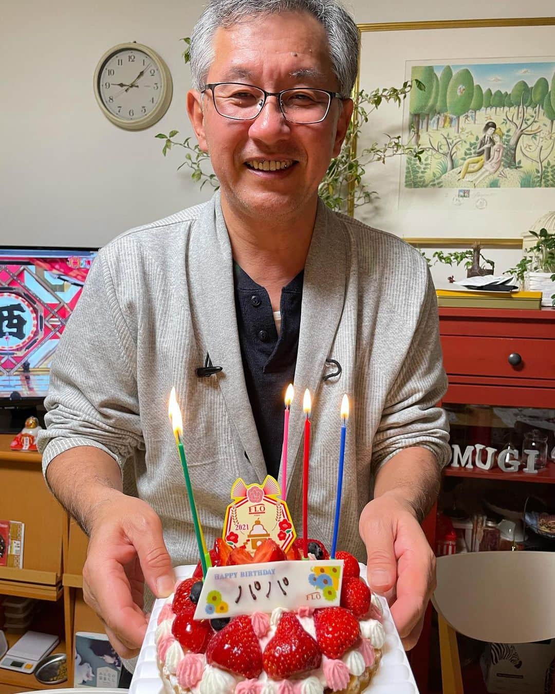 たまたまこのインスタグラム：「明けオメ〜〜🎍 元旦はお父さんのバースデーということで実家でお祝い🎂」