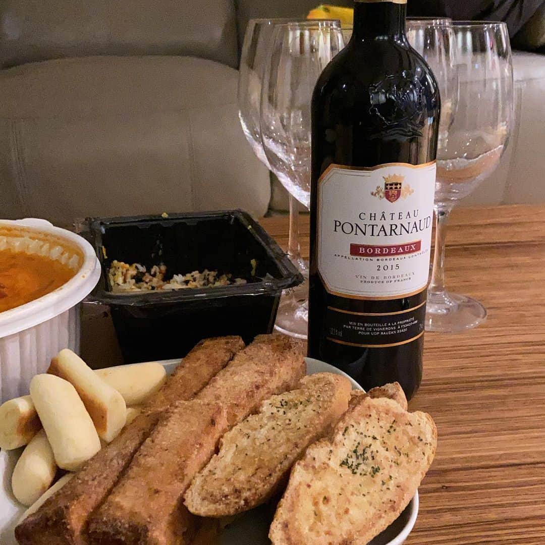 イ・ハウンのインスタグラム：「ayer con hermanas🍷」