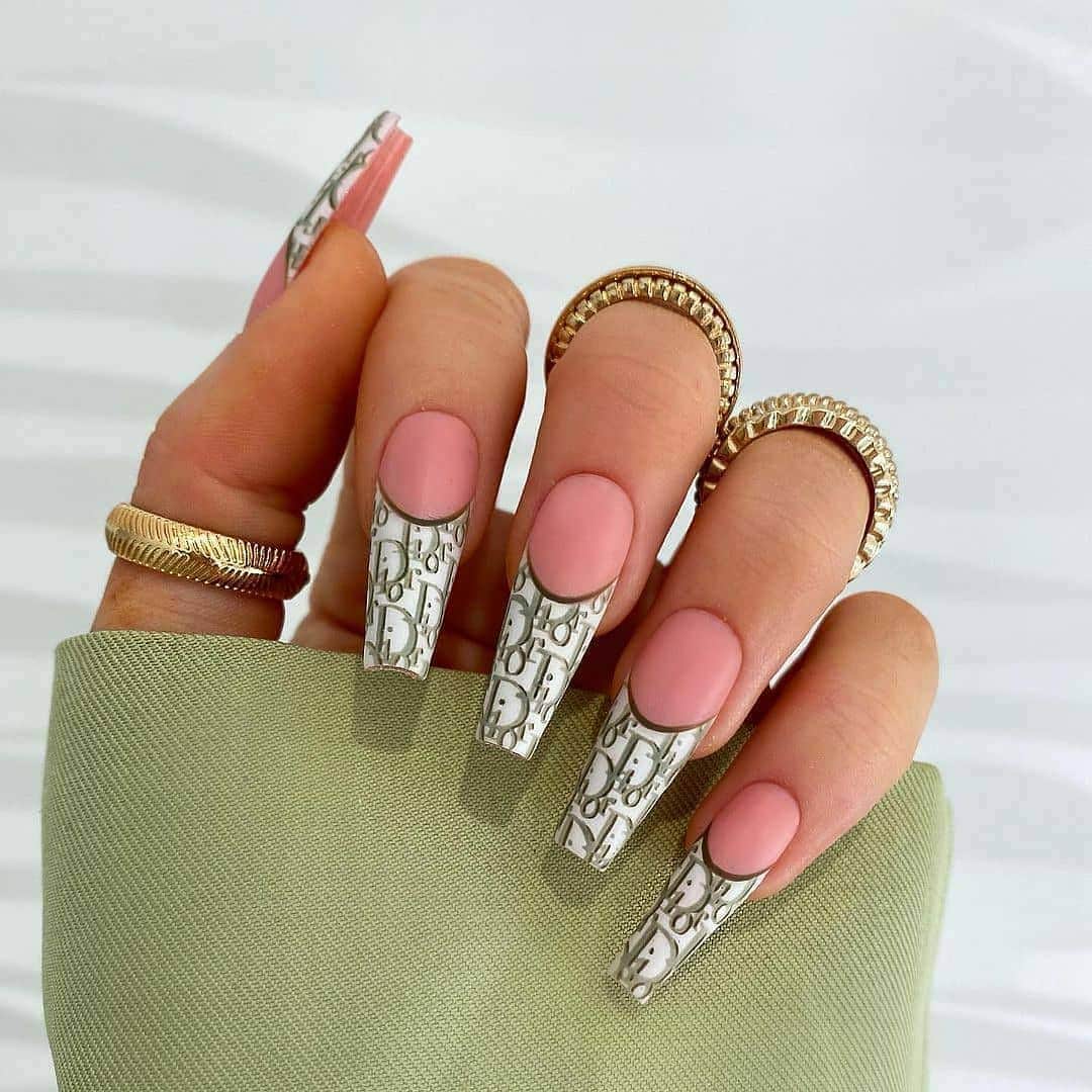 Public Desireさんのインスタグラム写真 - (Public DesireInstagram)「𝙒𝙃𝙄𝘾𝙃 nails are more you ?! 𝟭, 𝟮 𝗢𝗥 𝟯 😍🔥😱 𝙏𝙖𝙜 a friend that would love these too 👀 . @joelyoceannails」1月2日 0時11分 - publicdesire