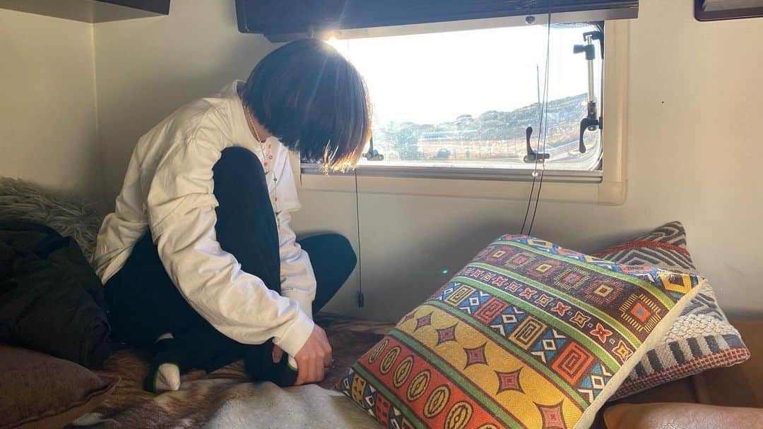 宮崎絹子さんのインスタグラム写真 - (宮崎絹子Instagram)「初日の出🌅 キャンピングカーで映画みたいに綺麗な景色を過ごした元旦。 今年の始まりもいつになく幸せだ❤️」1月2日 0時11分 - babykiy