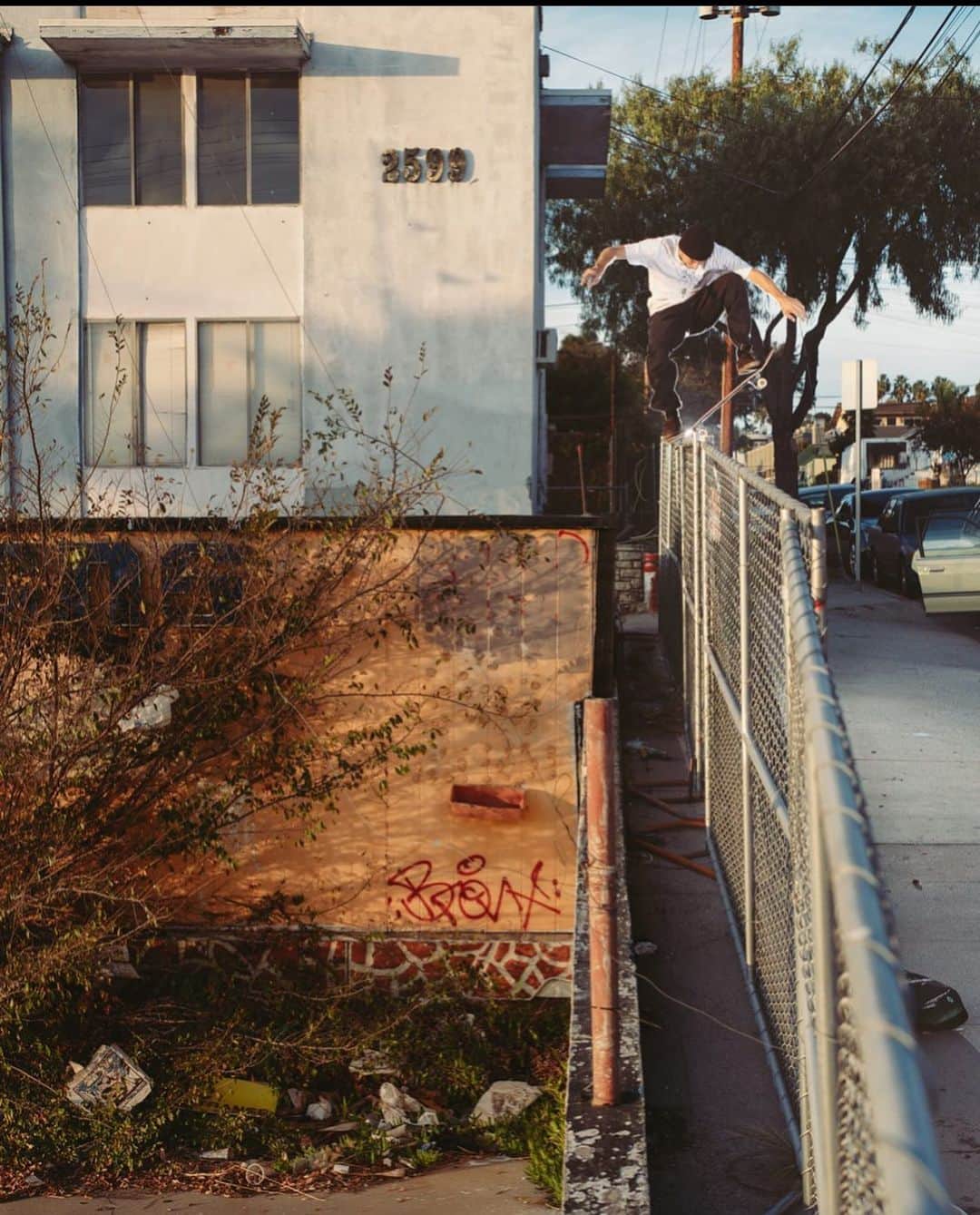 のインスタグラム：「@james_capps Bluntslide Transfer for @chocolateskateboards as seen in the latest @thrashermag Photo by @alex_papke #Lakai #TheShoesWeSkate」