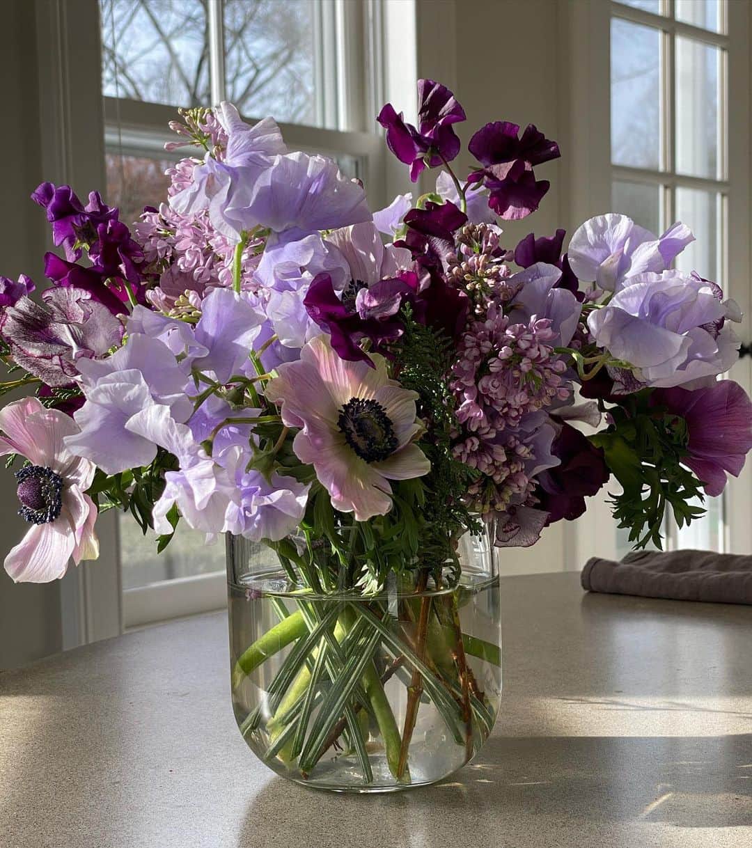 アイナ・ガーテンのインスタグラム：「Beautiful way to start the new year!  I’m so grateful for the every day things.  Thank you @sagharborflorist」